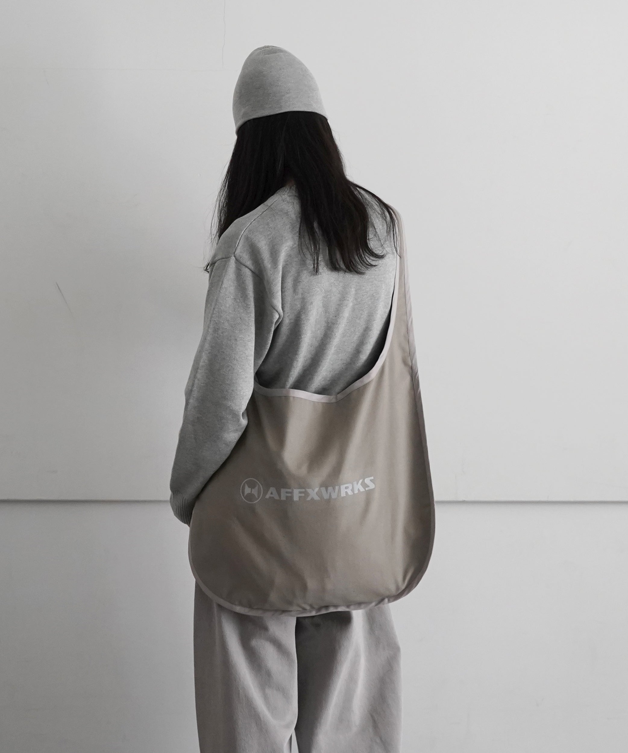 AFFX WRKS CIRCULAR BAG "SAND"