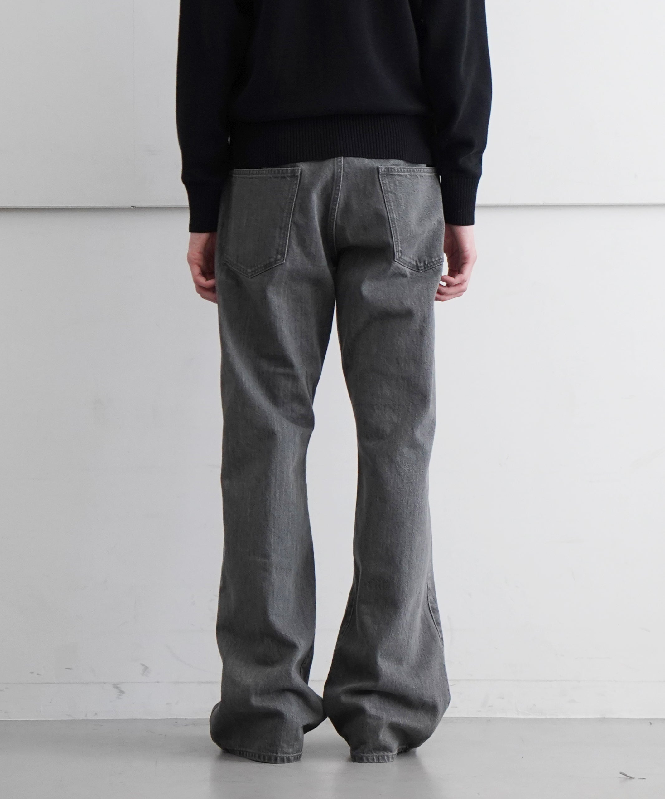 SOSHIOTSUKI THE FRONT LOWRISED DENIM PANT "GREY"