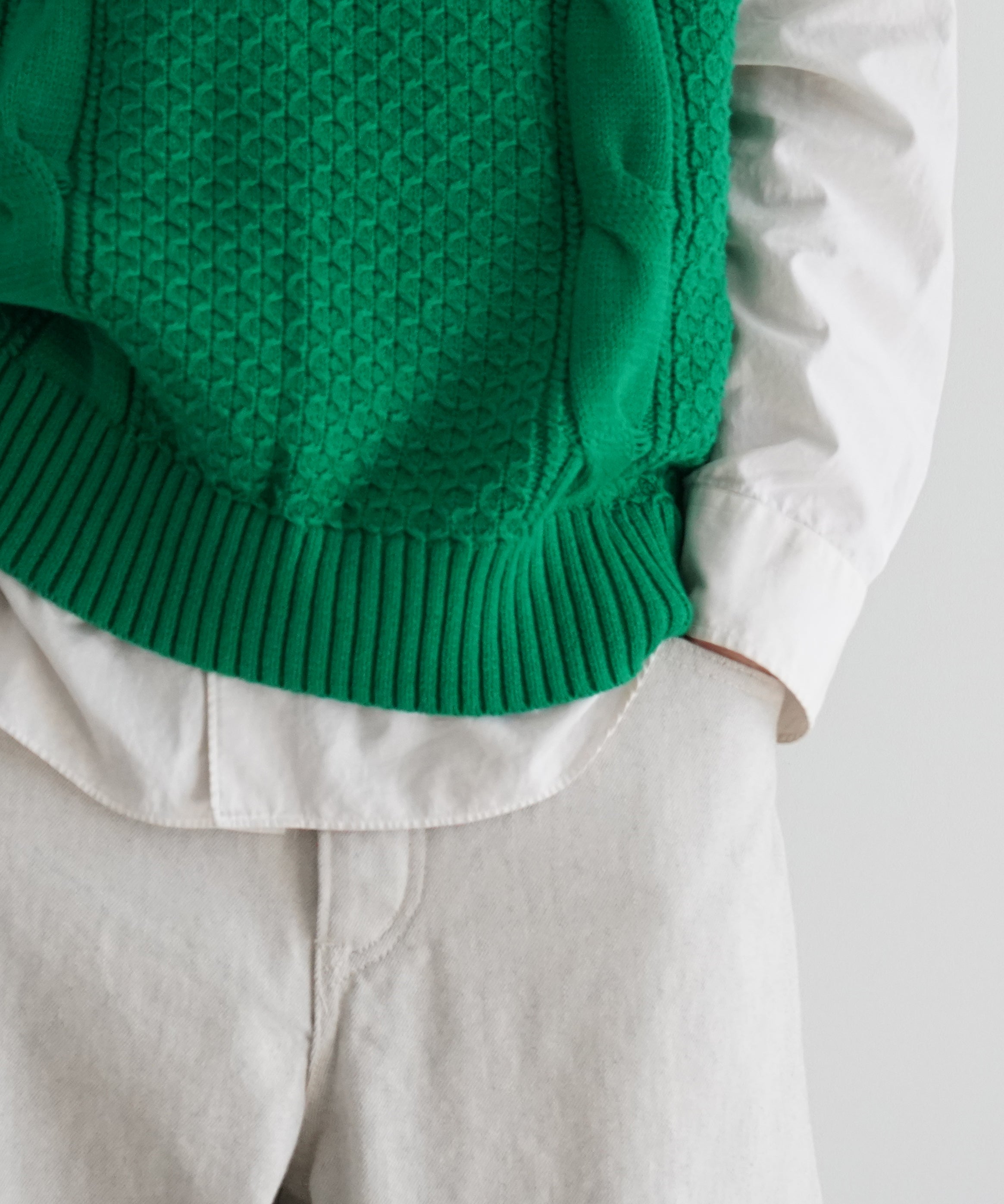 KARMA CABLE KNIT VEST "GREEN"