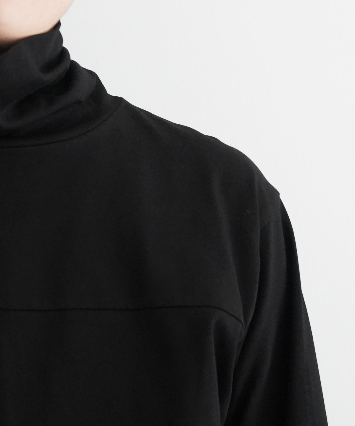PHINGERIN PANEL NECK L/S TEE "C:BLACK"