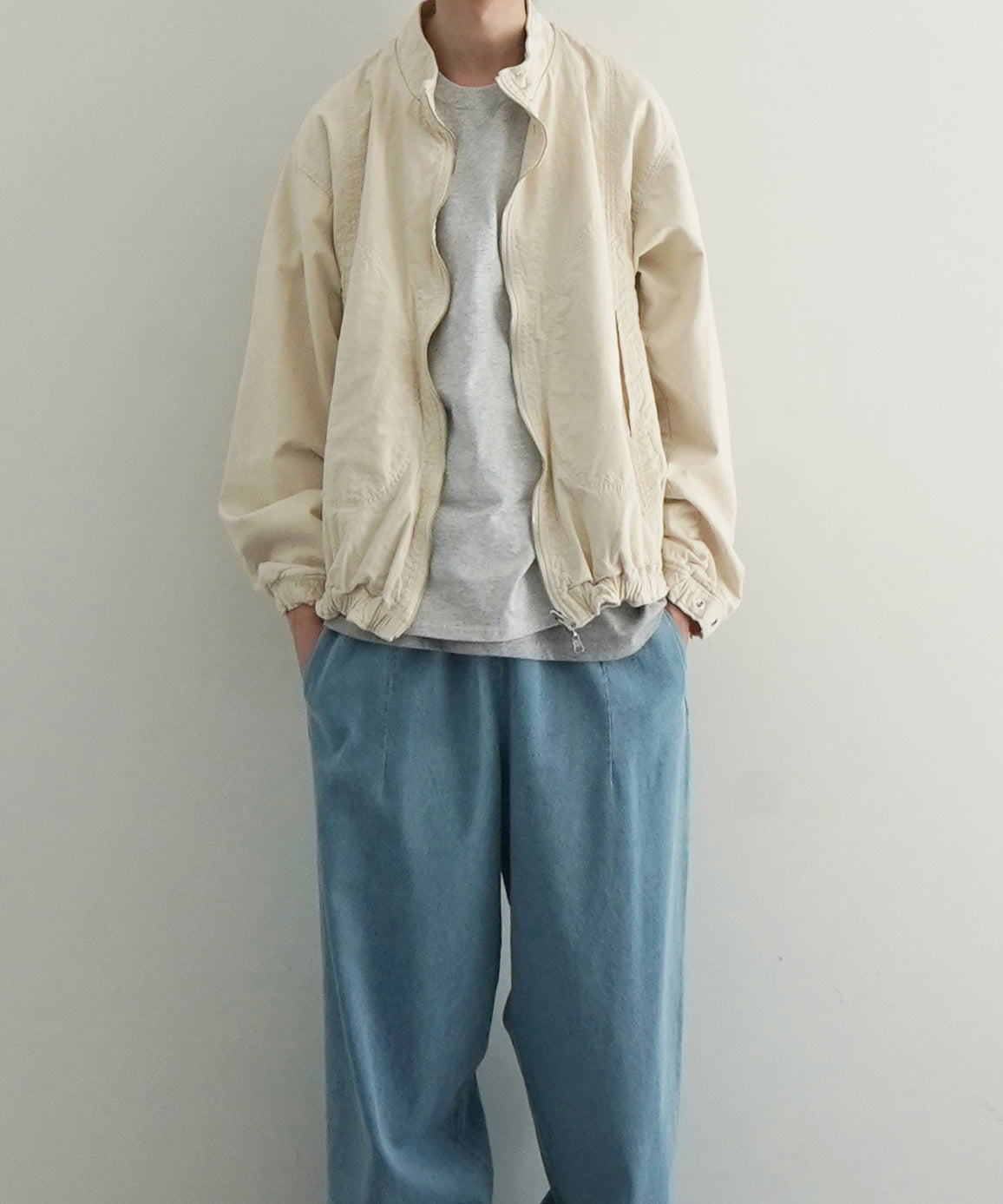 ISSUETHINGS 26a/106-c1/c-01 "NATURAL WHITE"