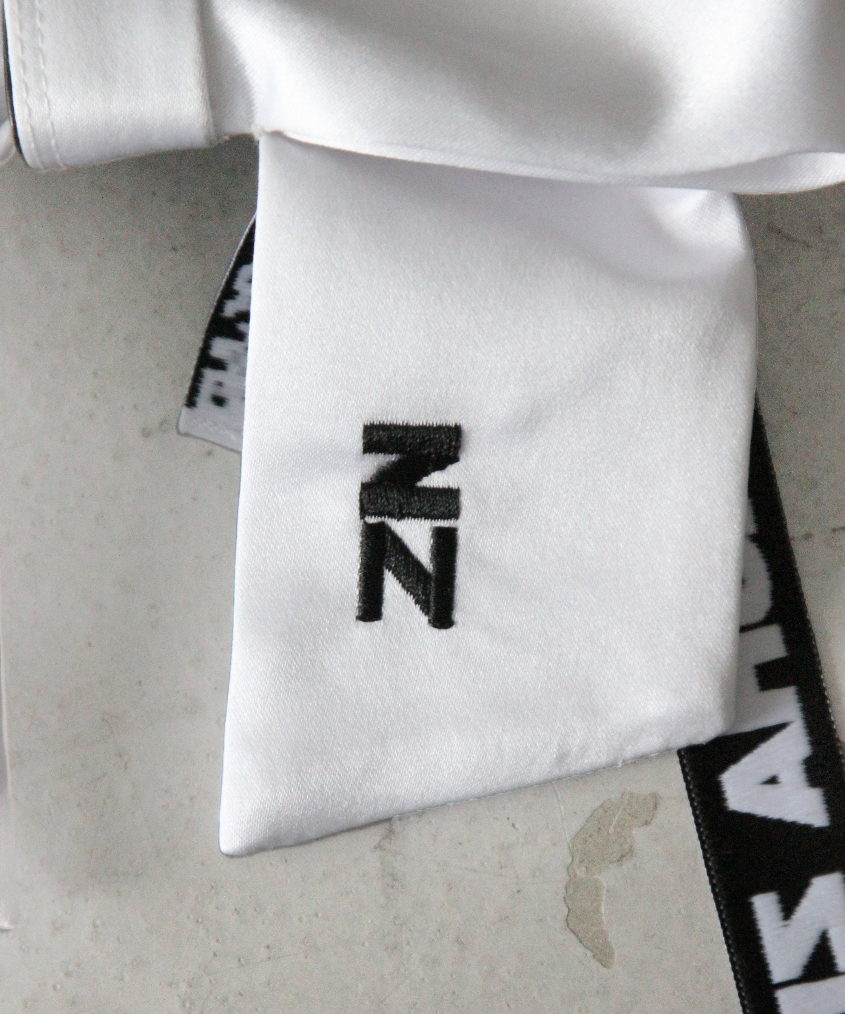 NATASHA ZINKO Bow bag charm "WHITE"