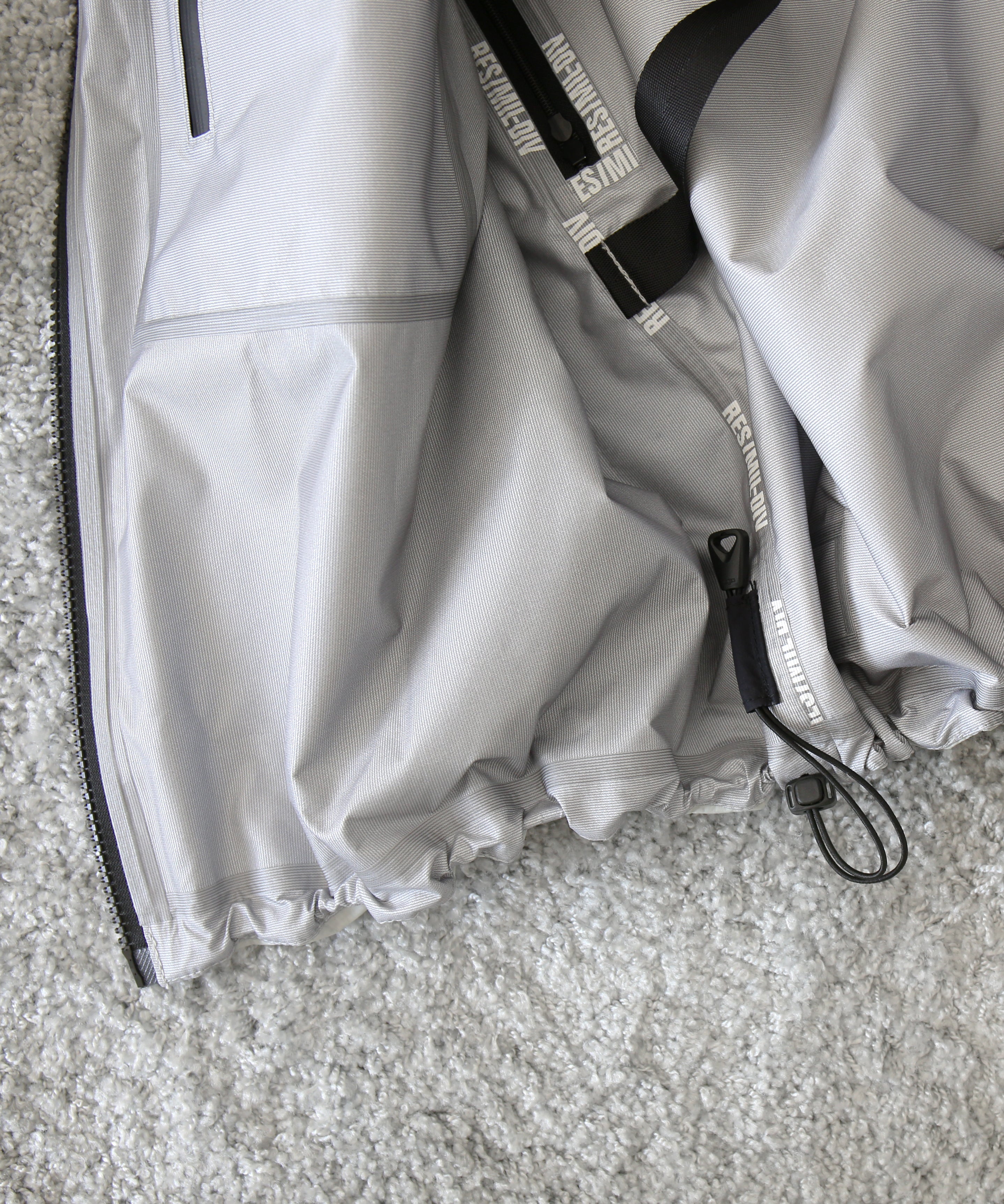 PHINGERIN Cumalice shell jacket resmildiv "A:LIGHT GRAY × BLACK"