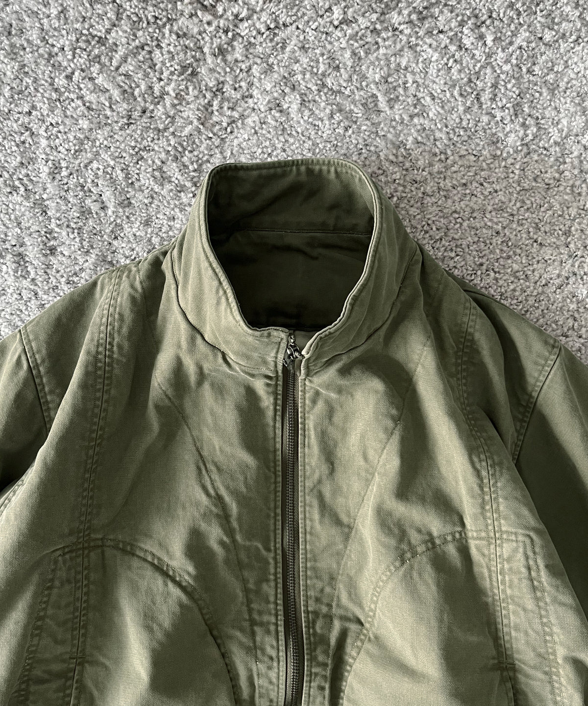ISSUETHINGS 26b/122-c/c-01 "OLIVE GREEN"