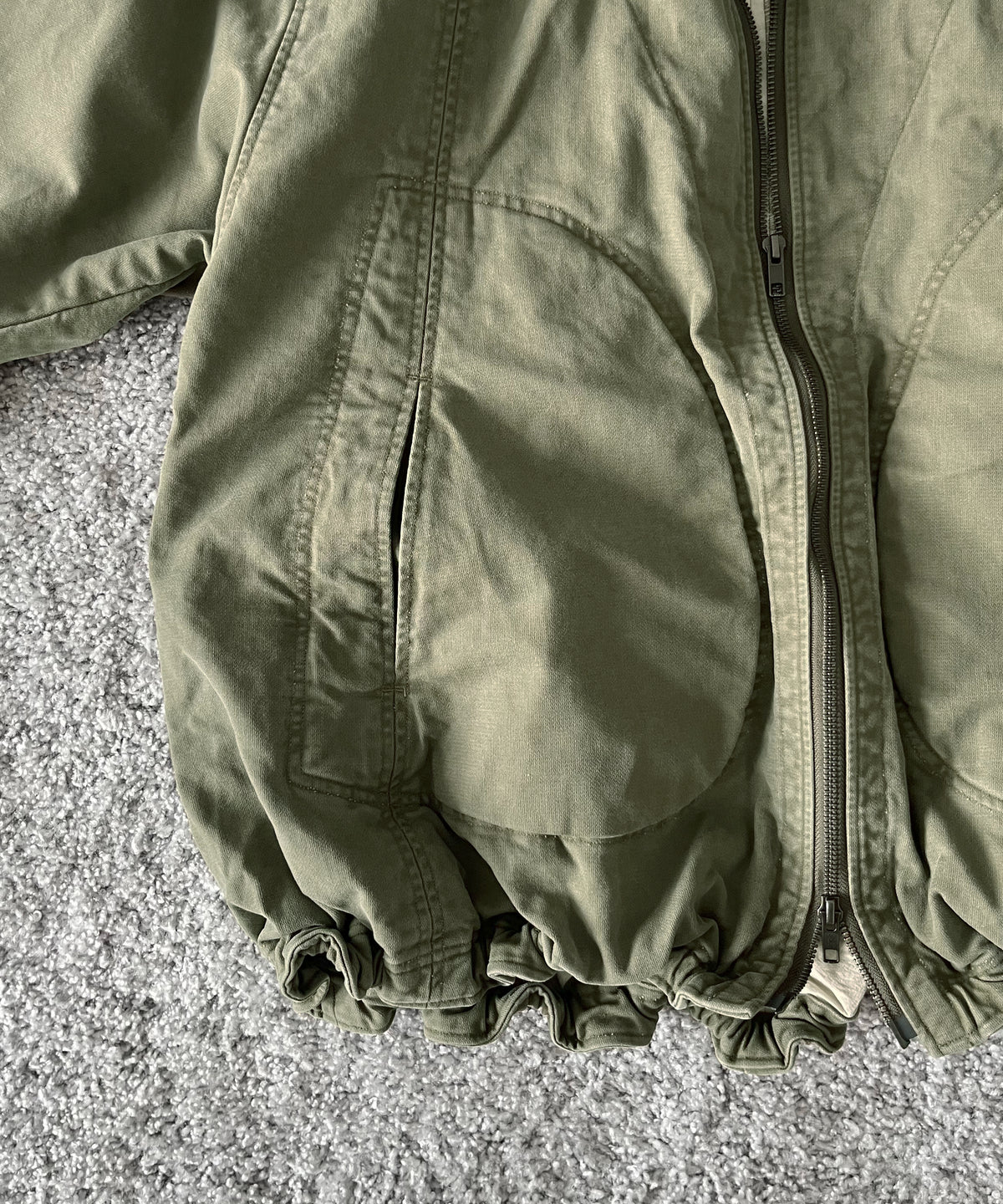 ISSUETHINGS 26b/122-c/c-01 "OLIVE GREEN"