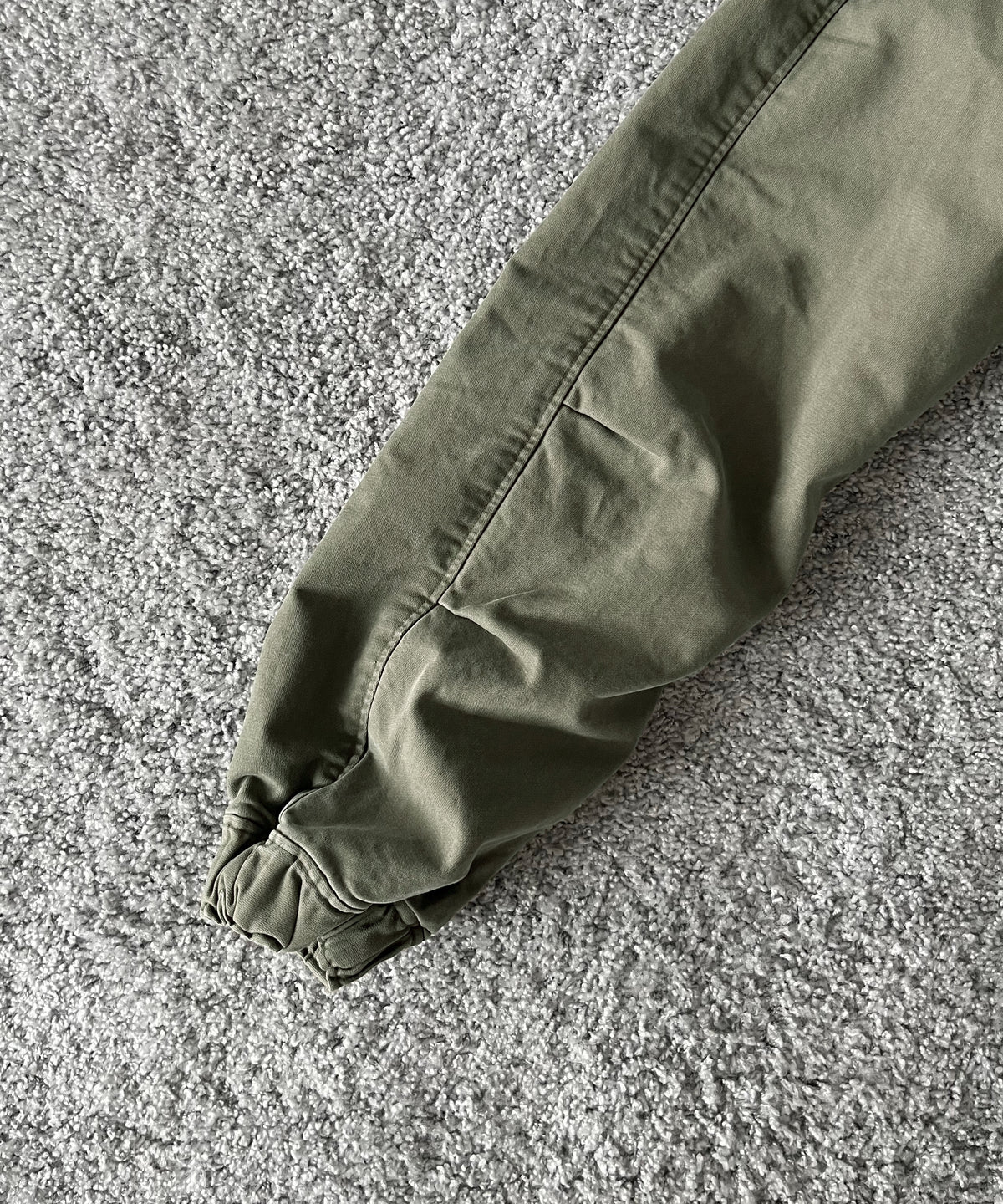 ISSUETHINGS 26b/122-c/c-01 "OLIVE GREEN"