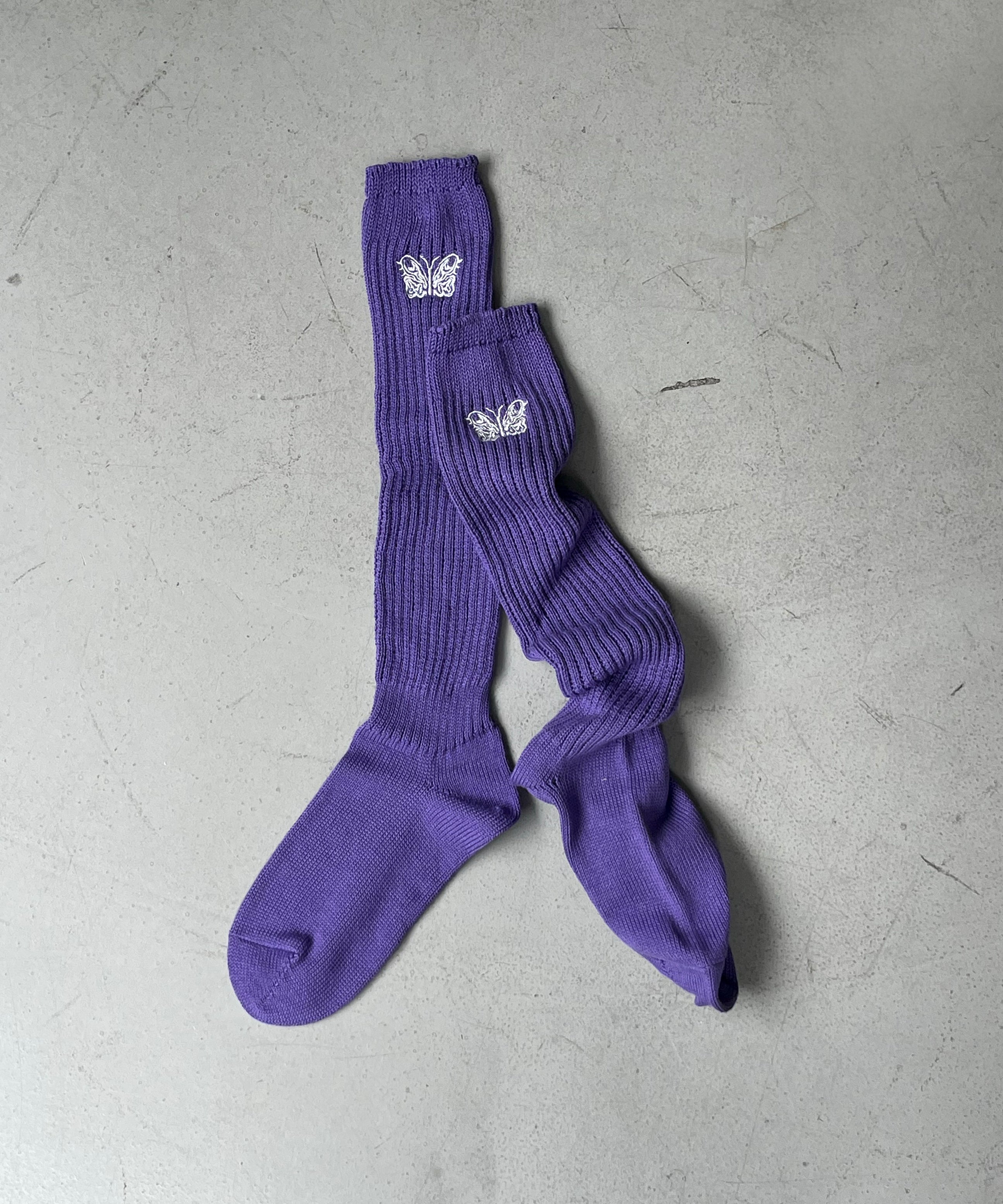 NEEDLES NEEDLES × Kae Tanaka Loose socks -kt papi l lon emb. "WHITE"