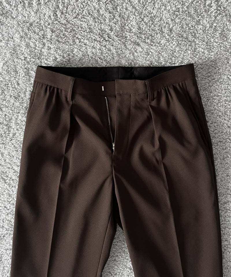 UNUSED Uw1203 straight slacks “BROWN"
