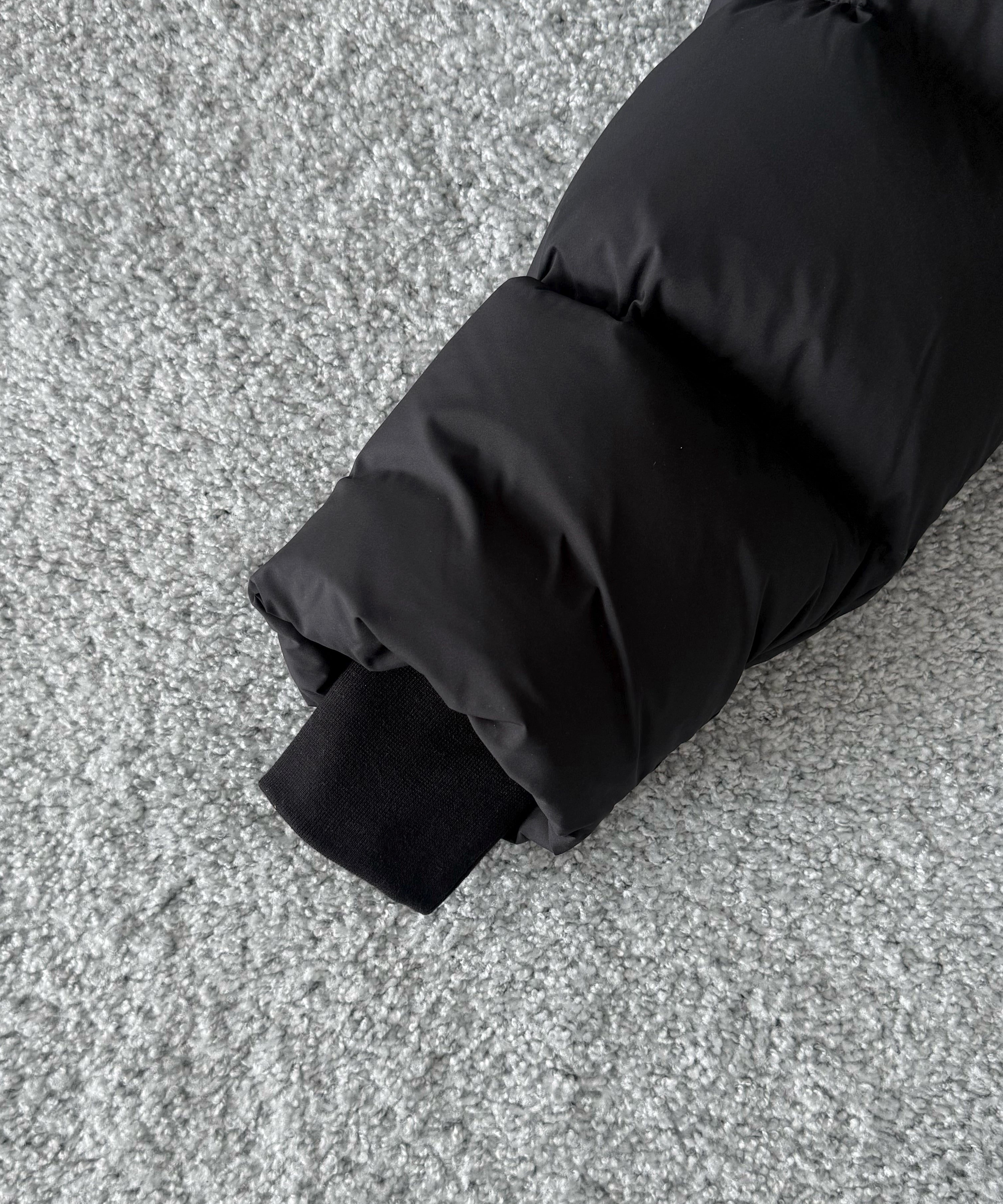 FAX COPY EXPRESS Cropped Roll-neck Puffer "BLACK"