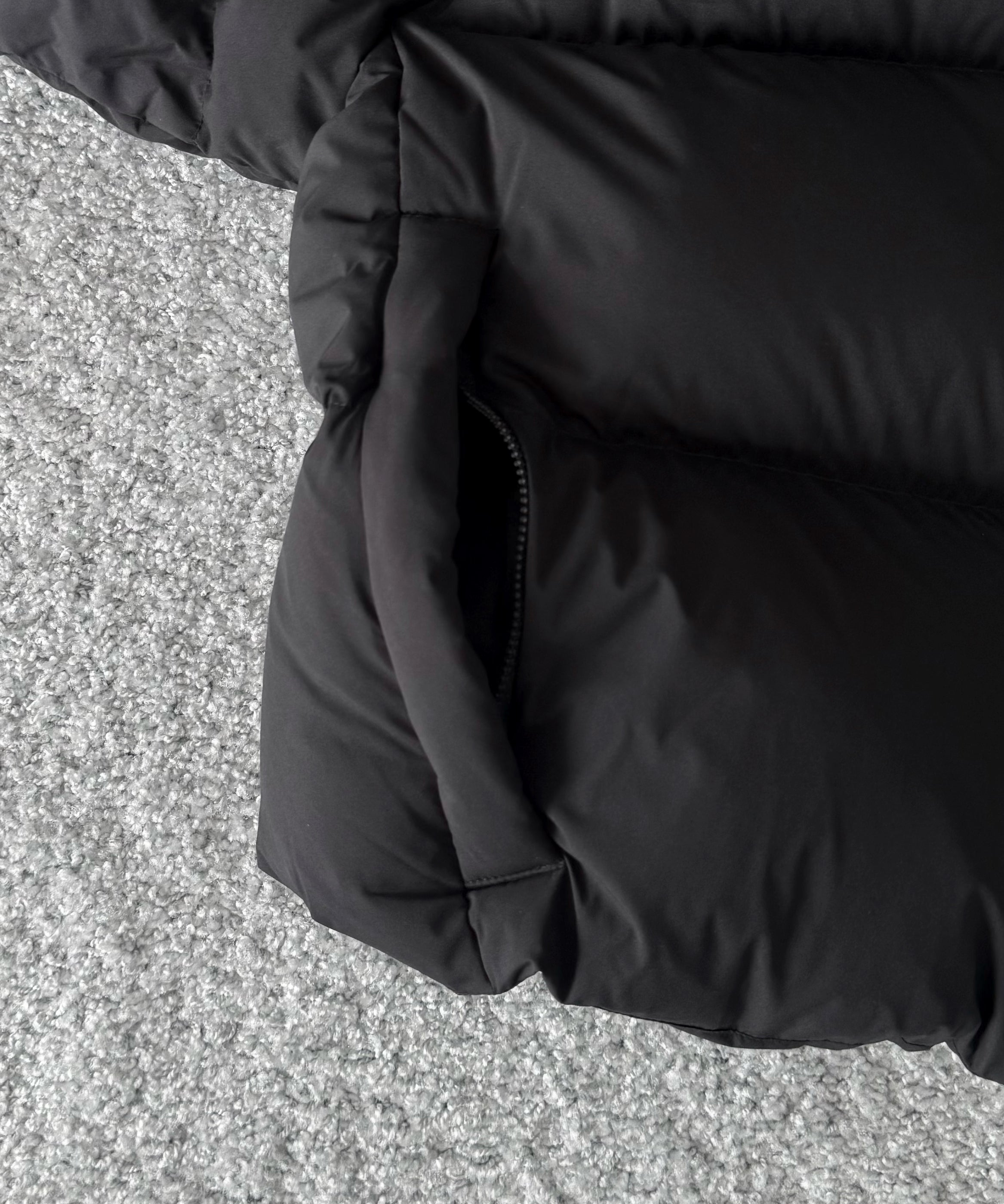 FAX COPY EXPRESS Cropped Roll-neck Puffer "BLACK"