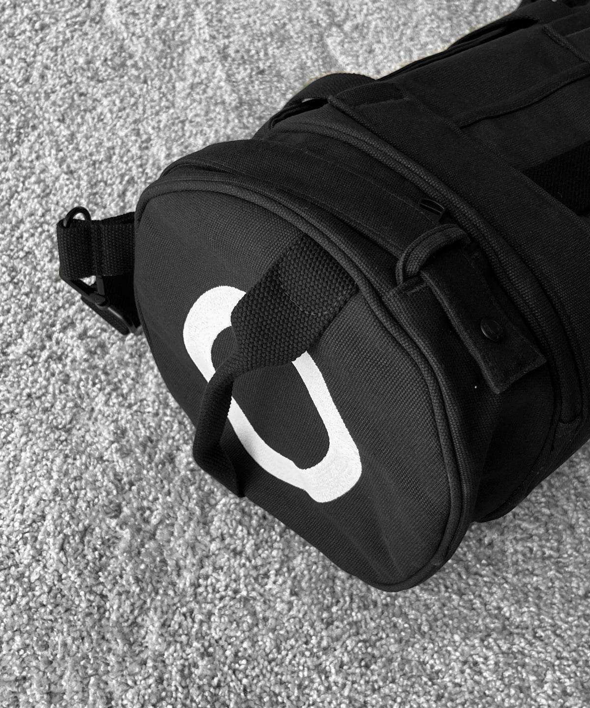 FRED PERRY Craig green barrel bag “BLACK”