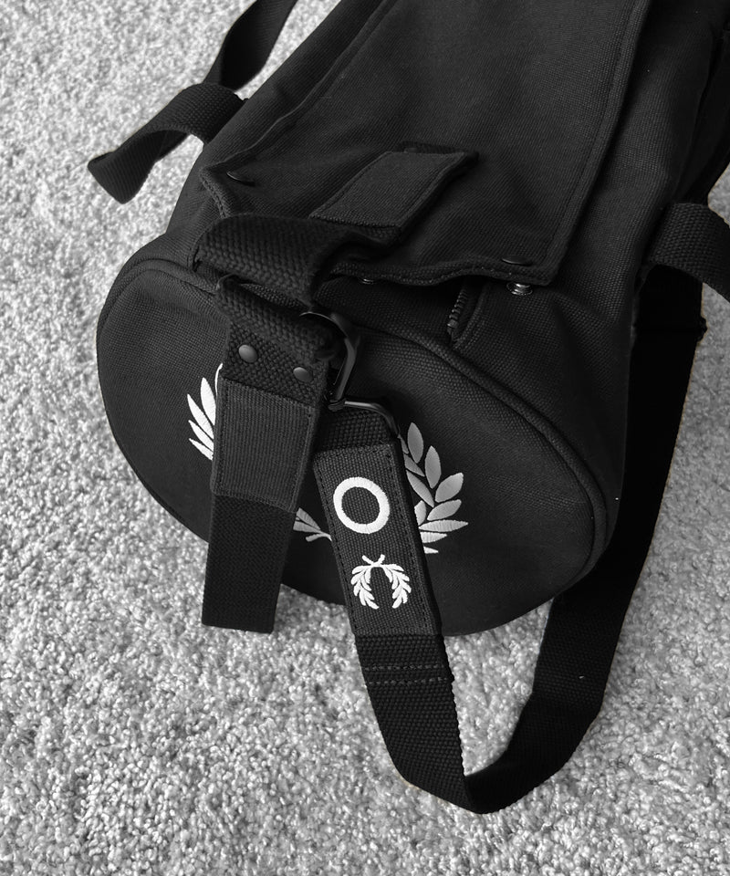 FRED PERRY Craig green barrel bag “BLACK”
