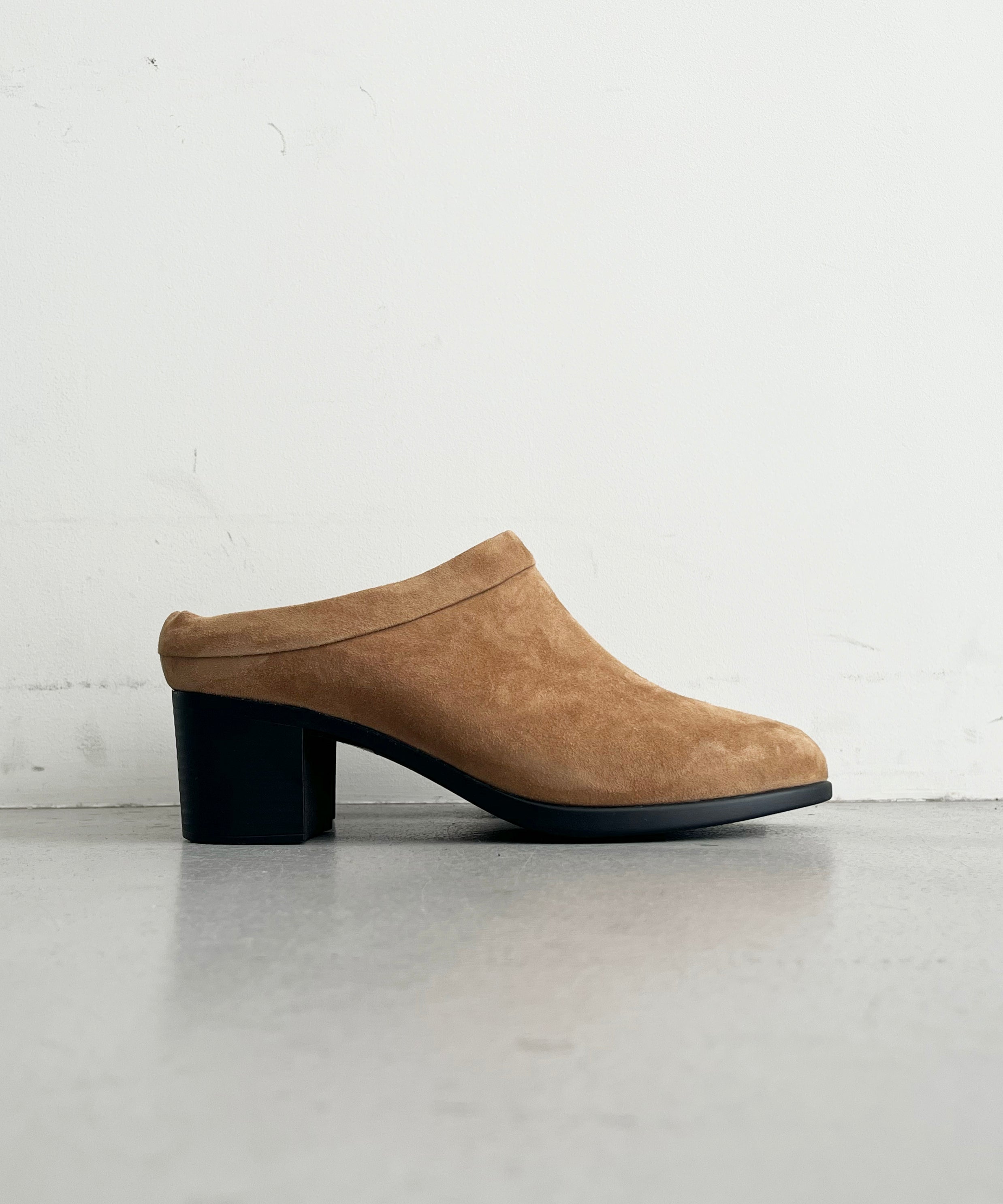 HOPP Collared mule "CARAMEL SUEDE"