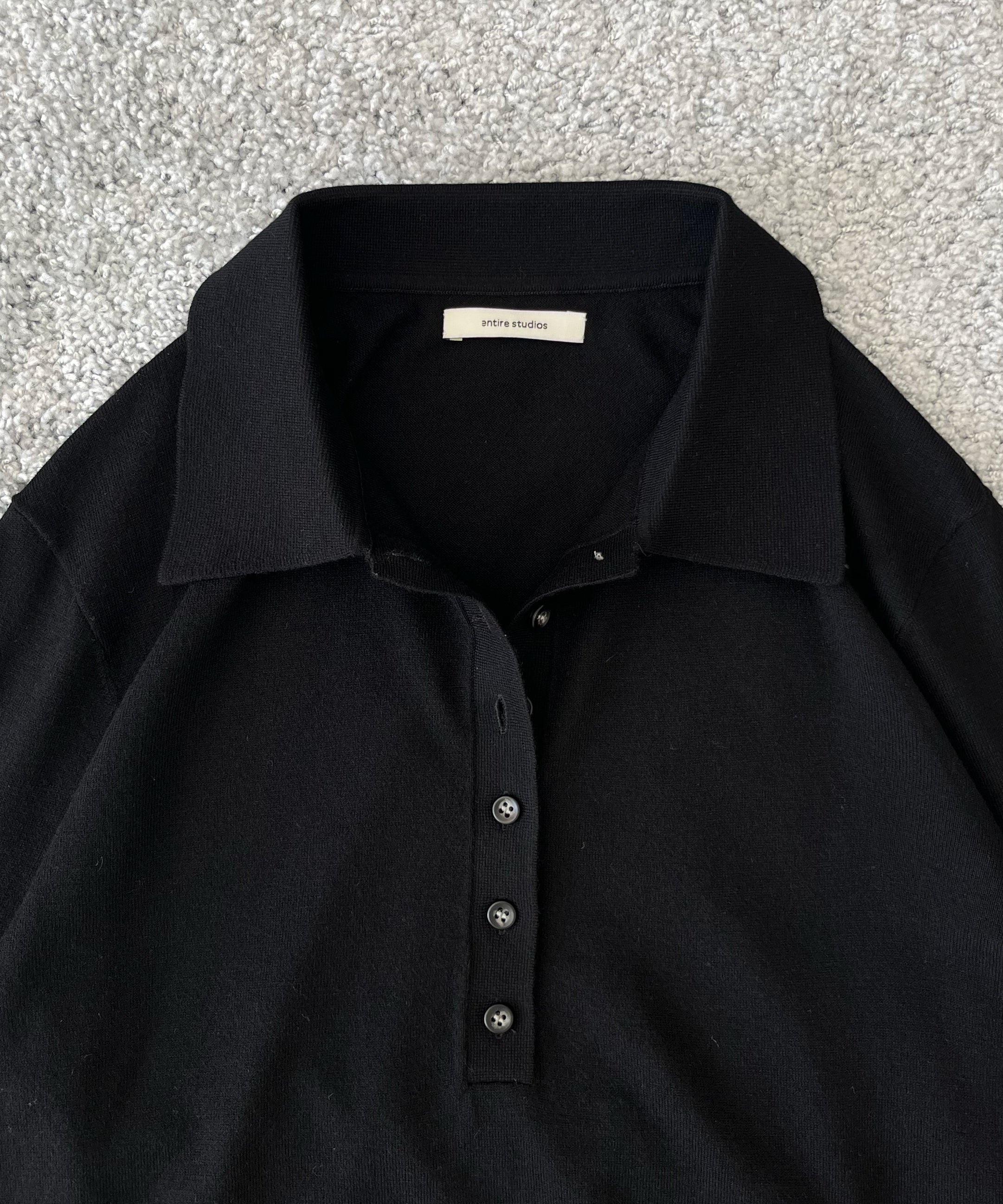 entire studios Split sleeve polo "MATTER"