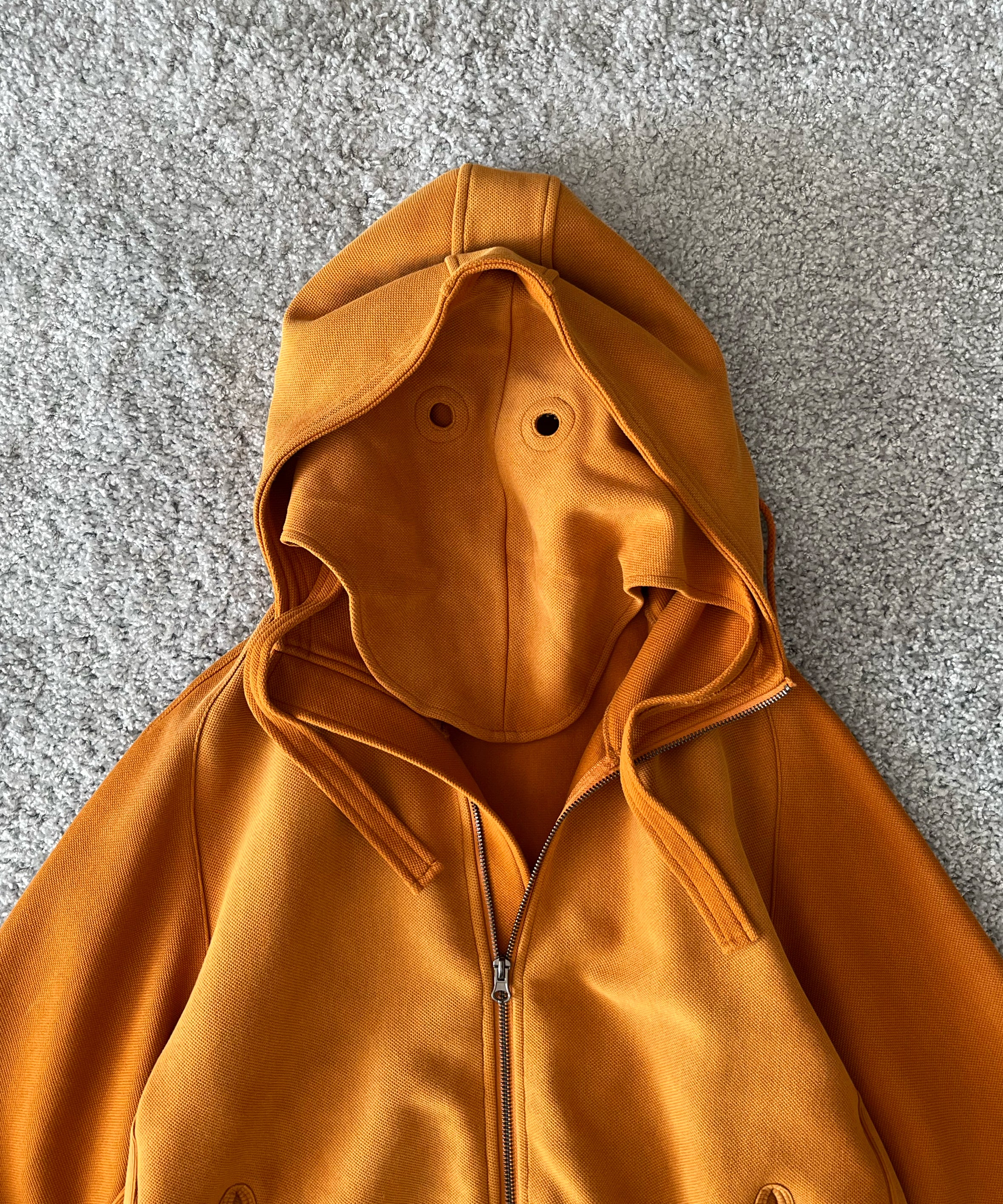 JIAN YE Guai mask hood "ECRU"