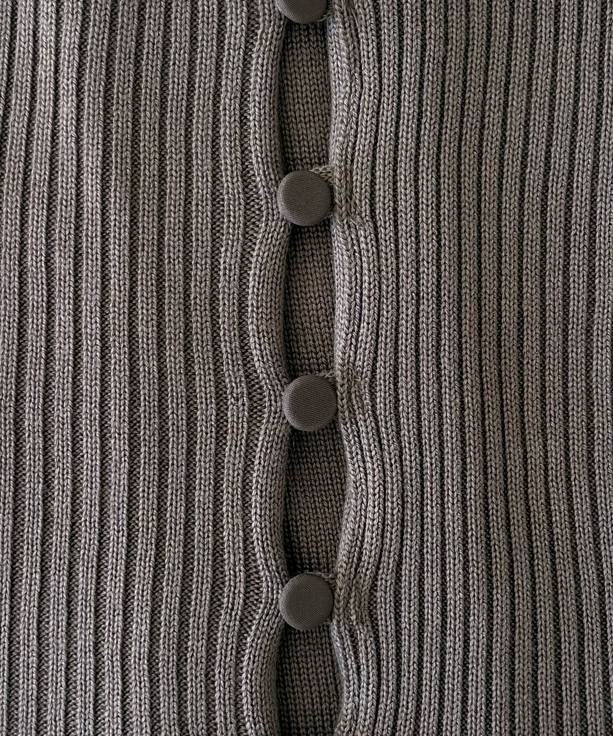 ULIKASANCTUS Buttoned knit scarf "SILVER"