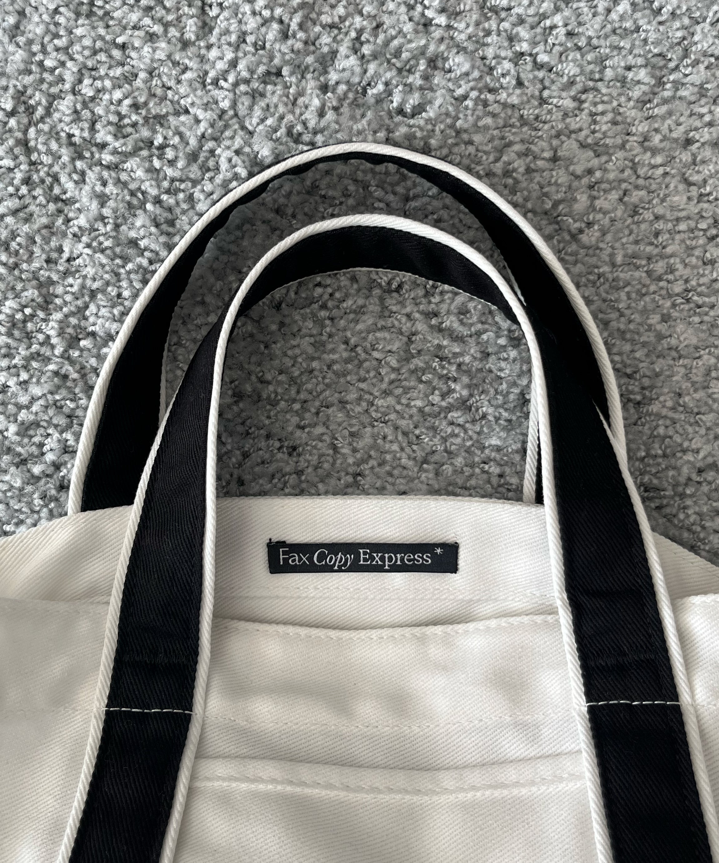 Fax Copy Express Studio contour line tote "WHITE"