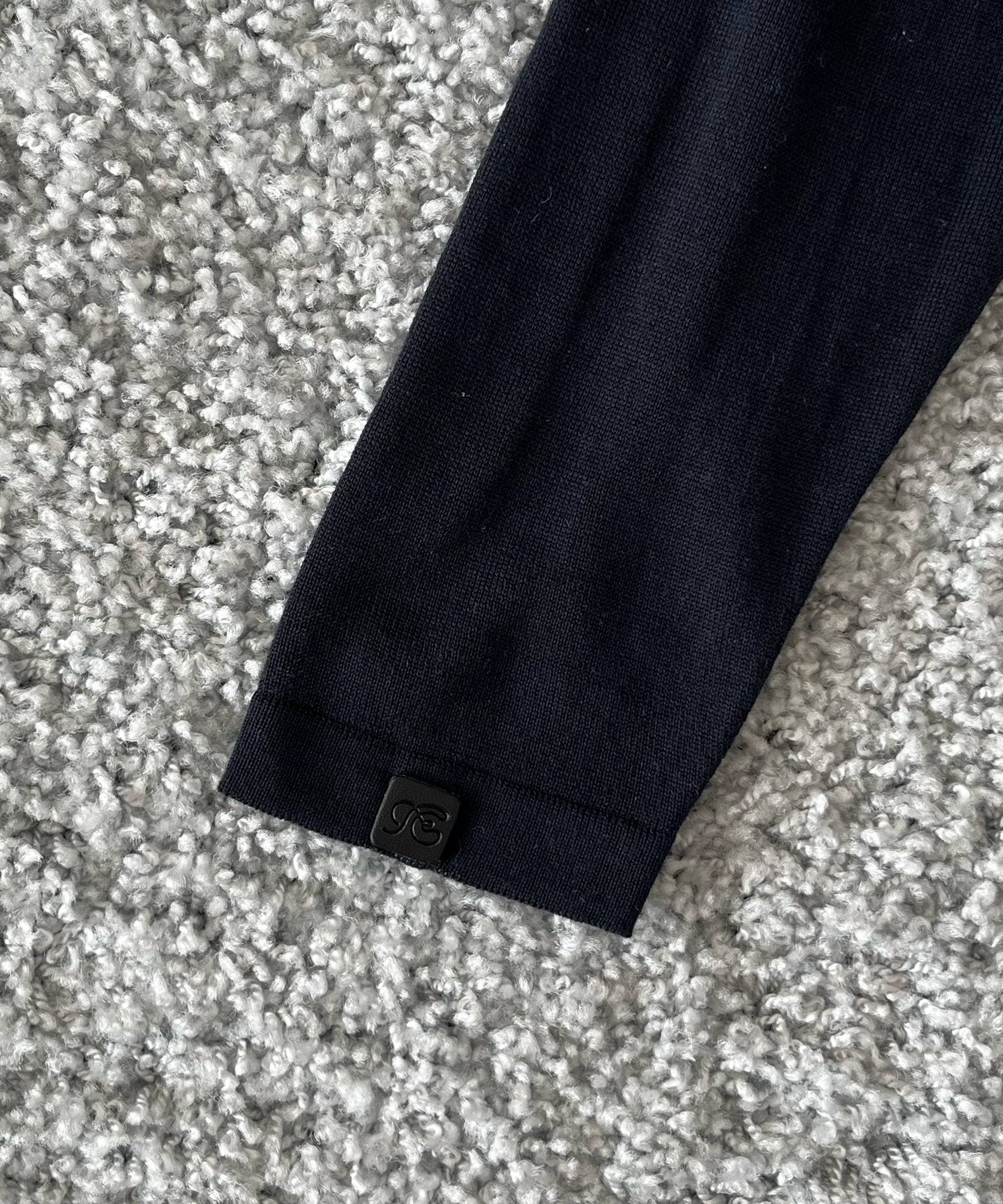 Fax Copy Express Afternoon stretch air off-shoulder top "NAVY"