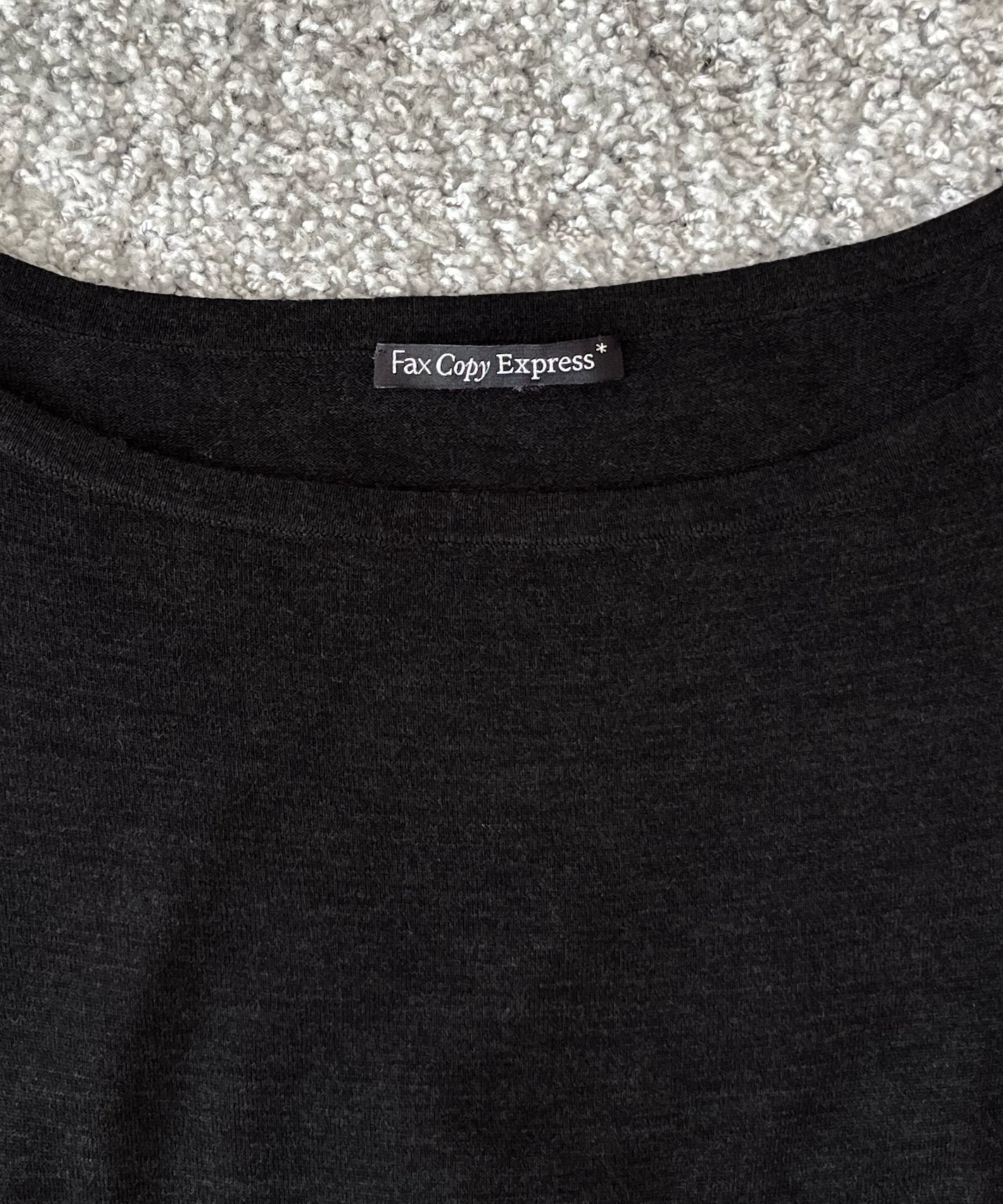 Fax Copy Express Afternoon stretch air off-shoulder top "DARK GREY"