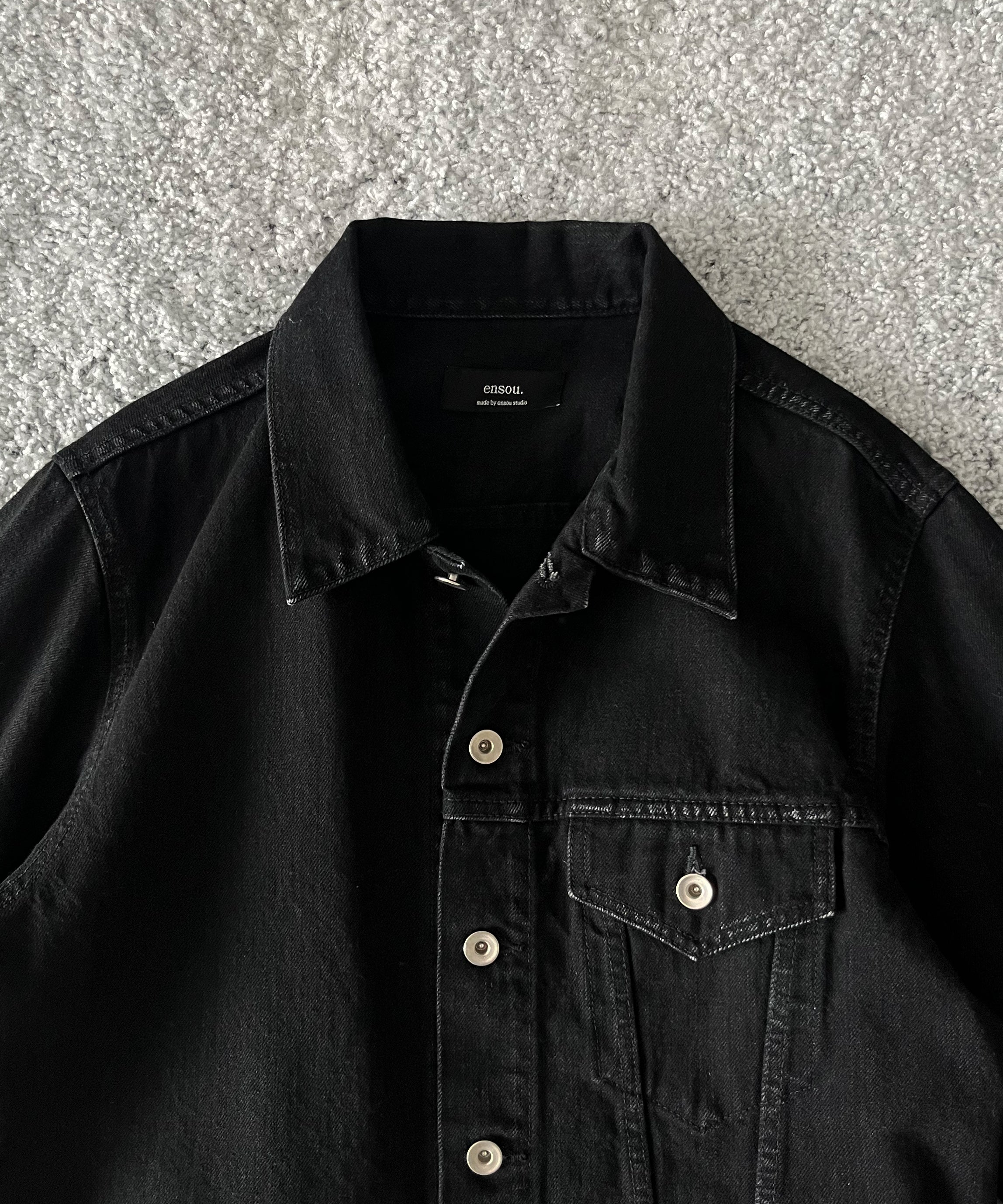 ensou. Erased jean jacket-washed "A.BLACK"
