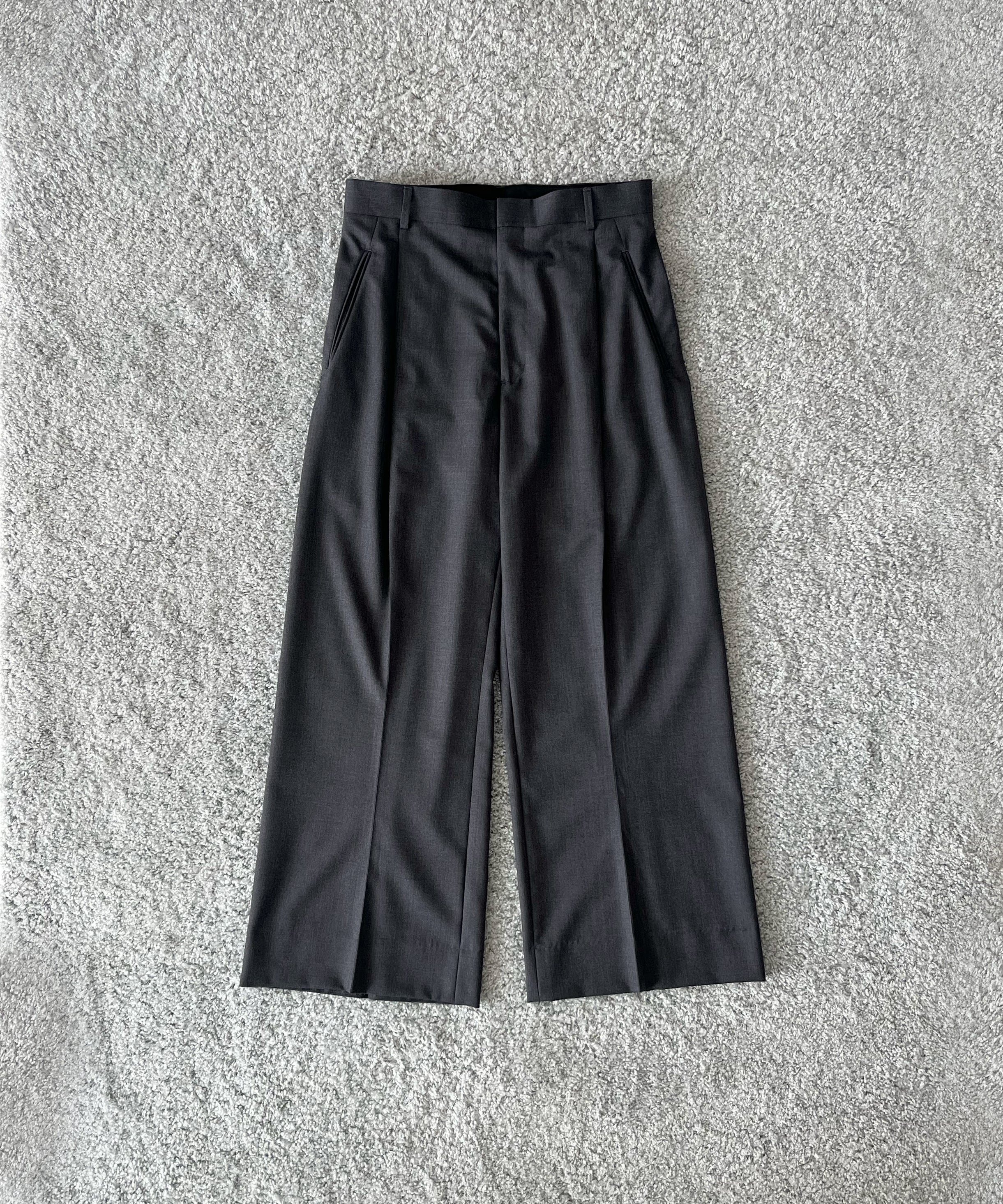 THIS No.1-B "TOP CHARCOAL"