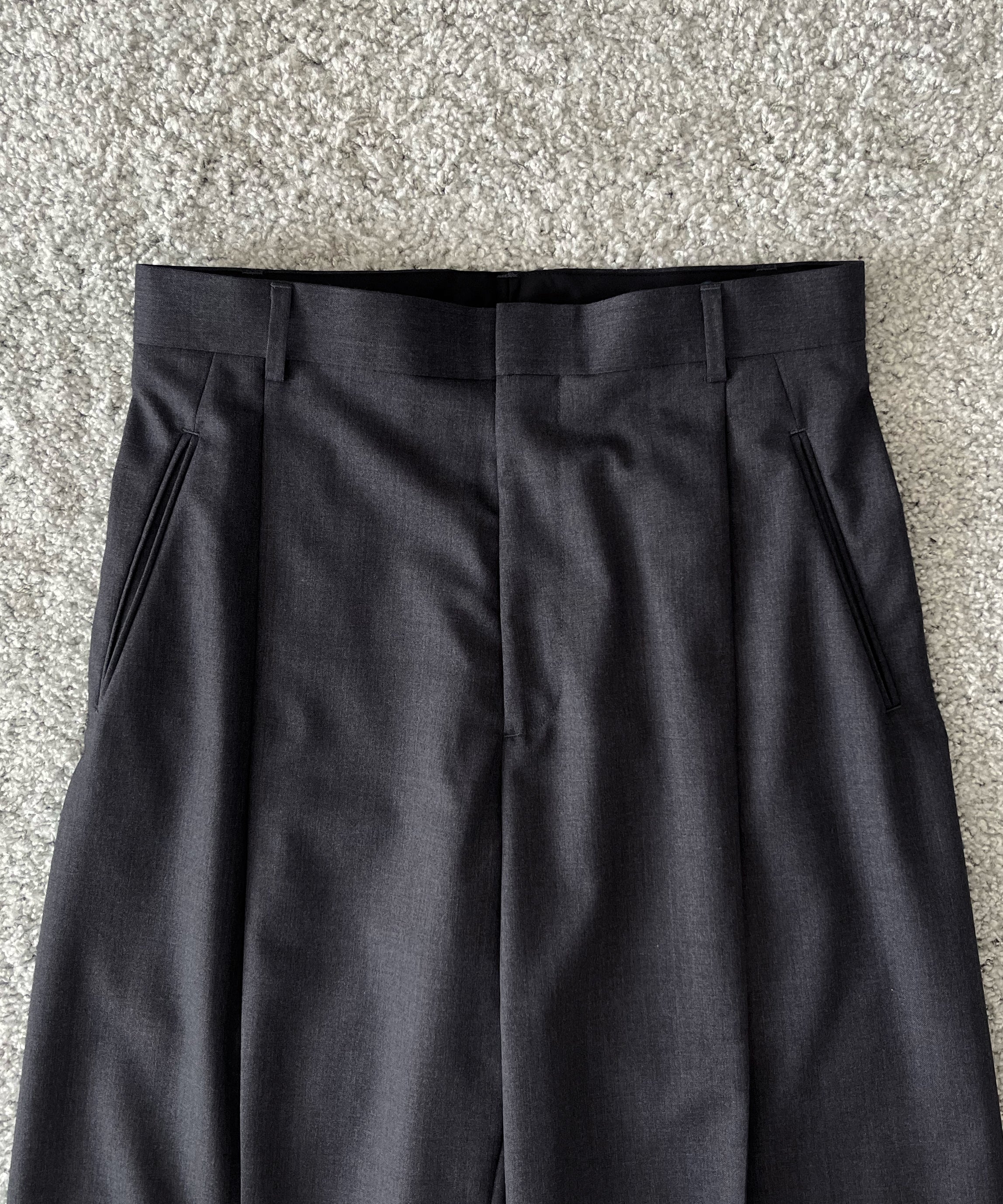 THIS No.1-B "TOP CHARCOAL"