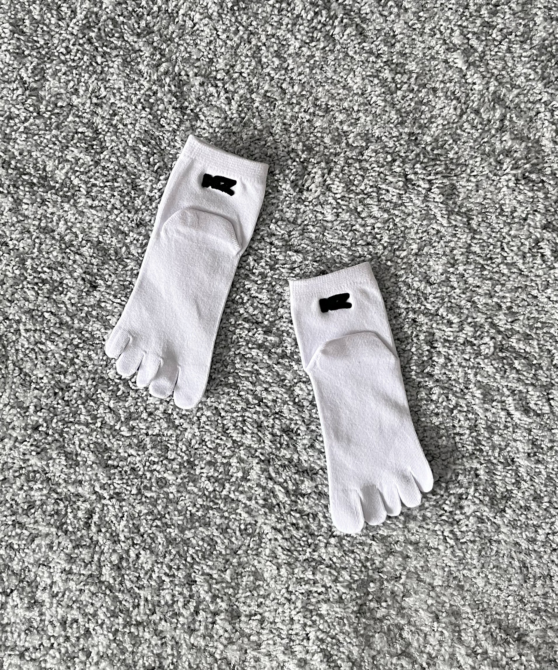 NATASHA ZINKO 3pack toe socks "WHITE"