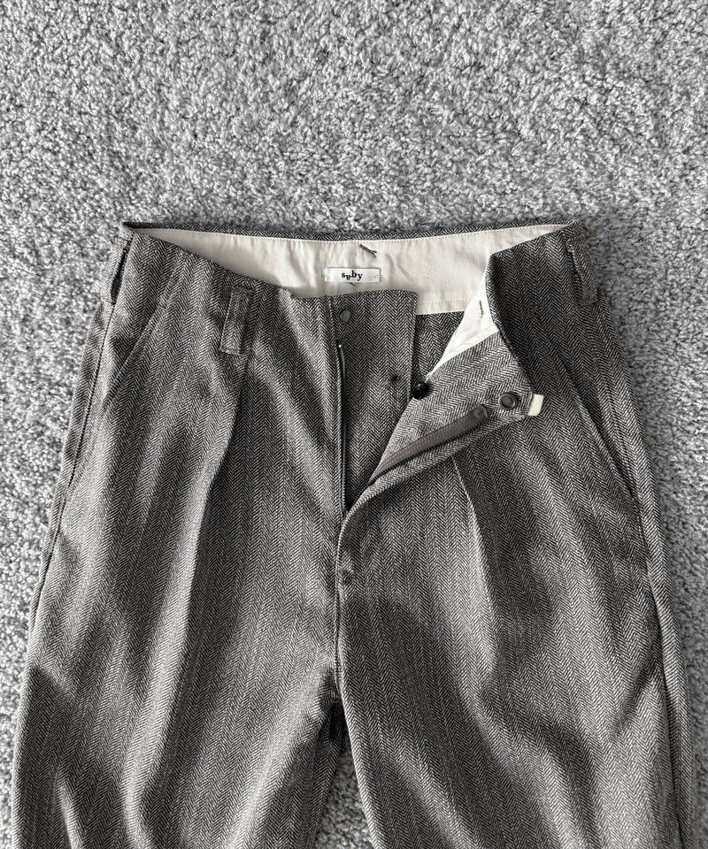 saby Slim curved flare pants 〈type tuck-baggy〉-recycled tr nep tweed "BROWN”