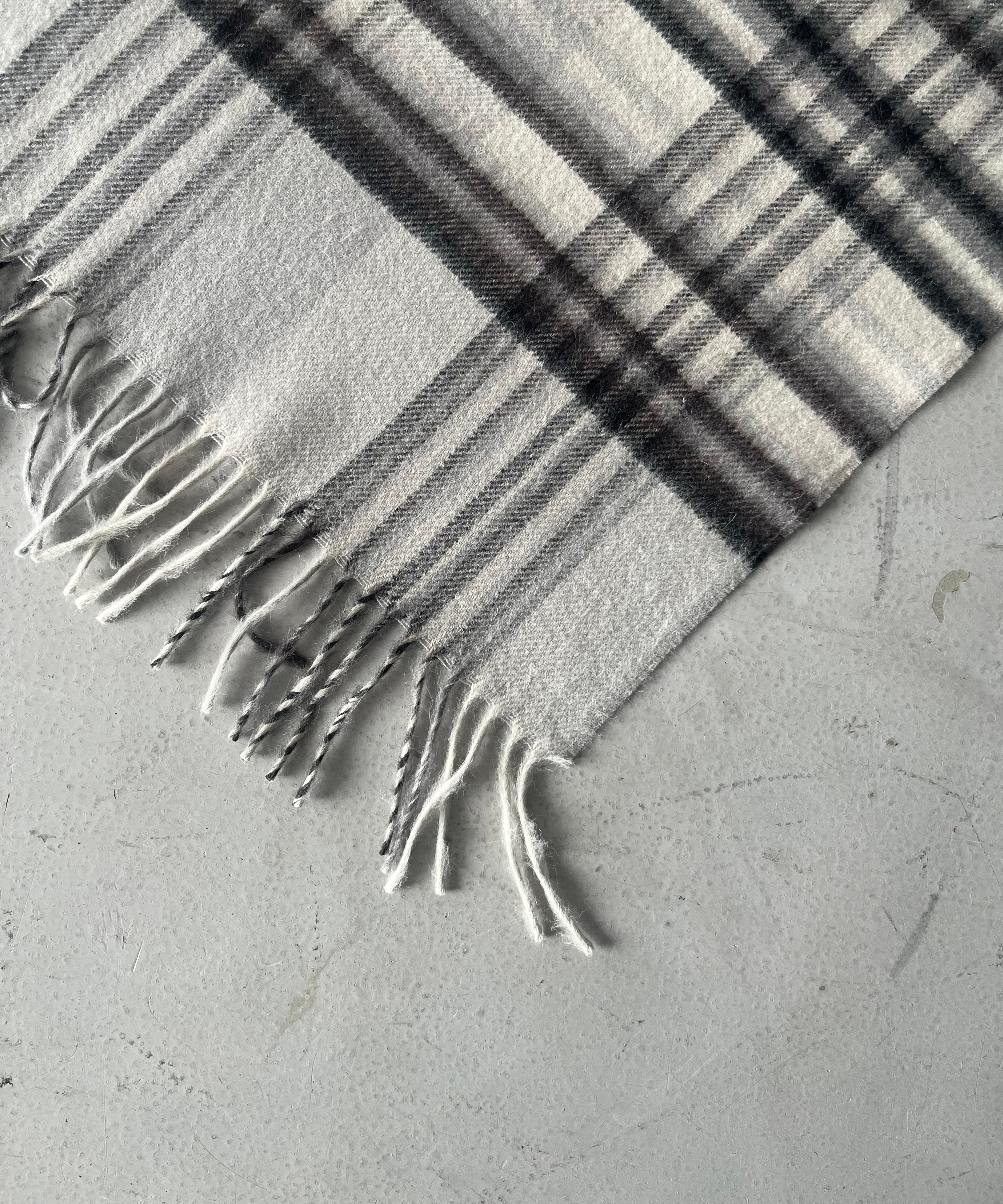 The Inoue Brothers Brushed scarf check "CHECKED GREY"