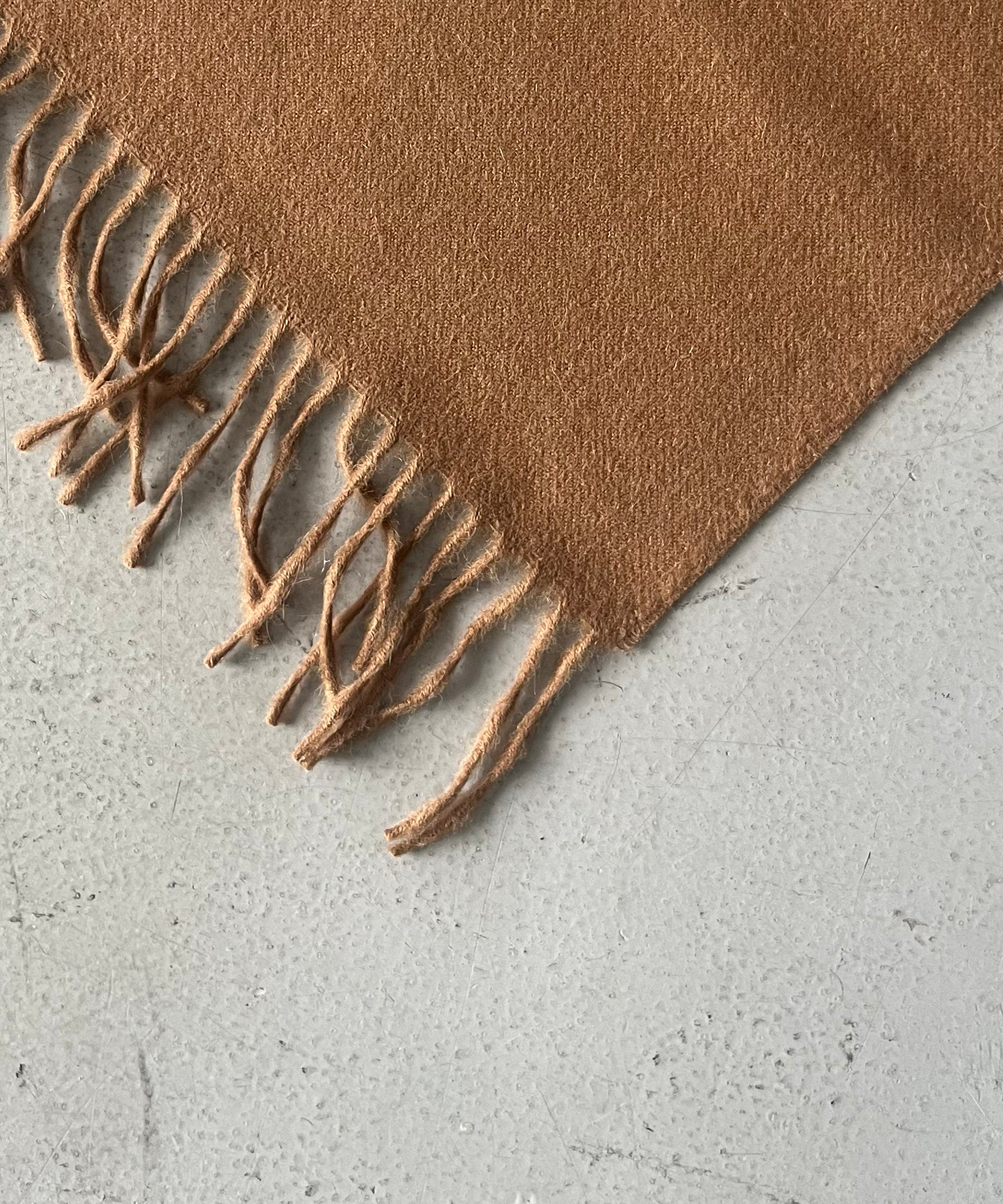 The Inoue Brothers Brushed scarf "CAMEL"