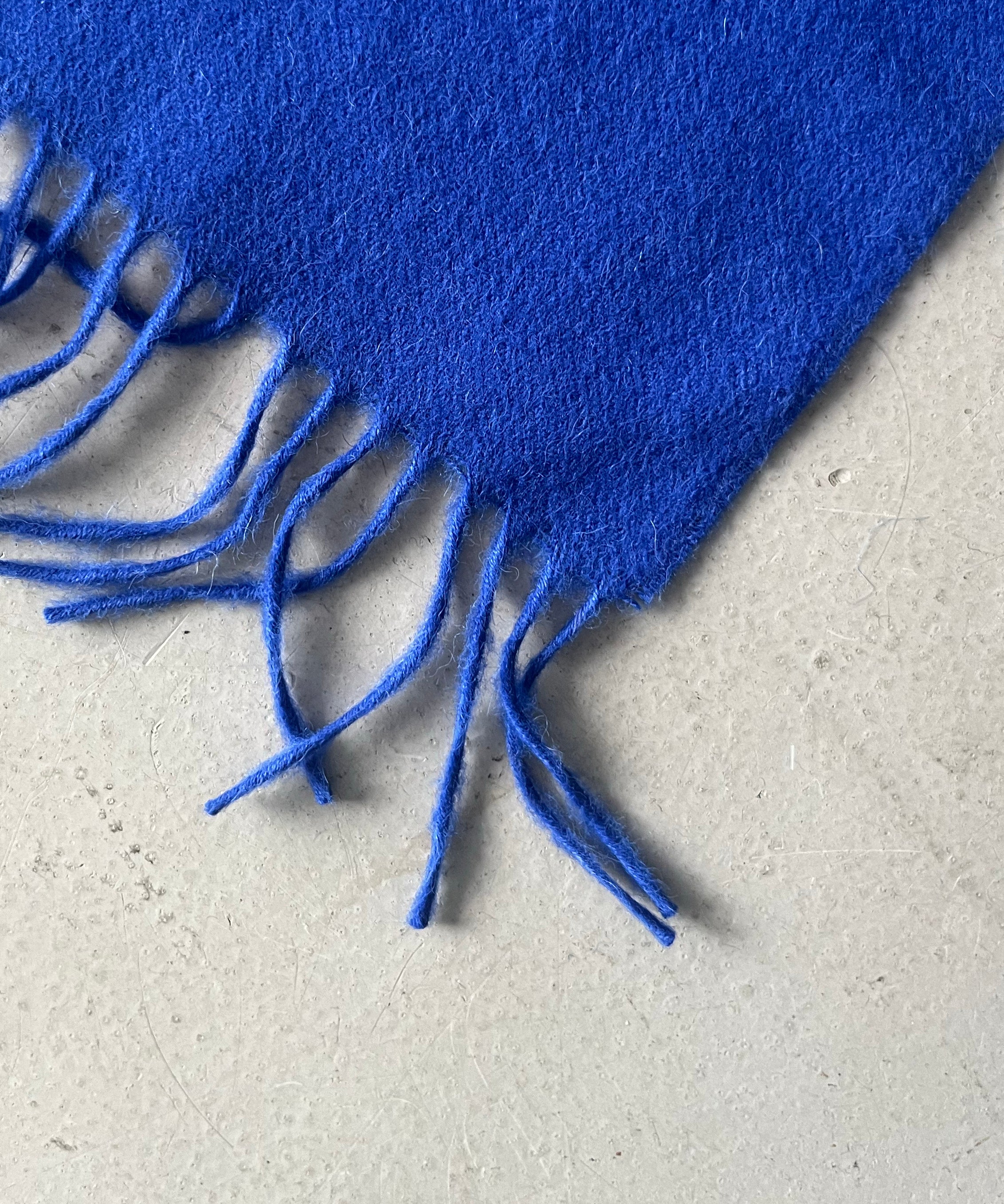 The Inoue Brothers Brushed scarf "ELECTRIC BLUE"