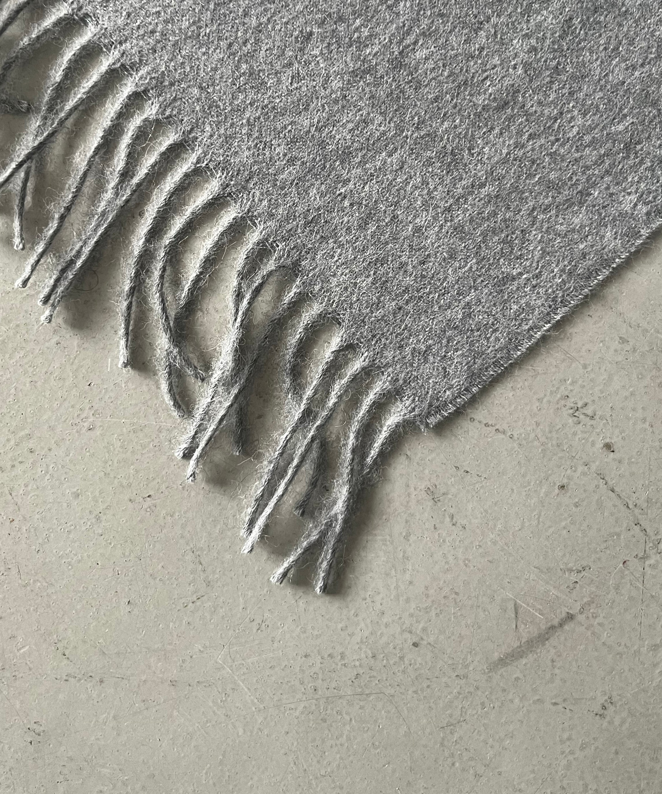 The Inoue Brothers Brushed scarf "LIGHT GREY"