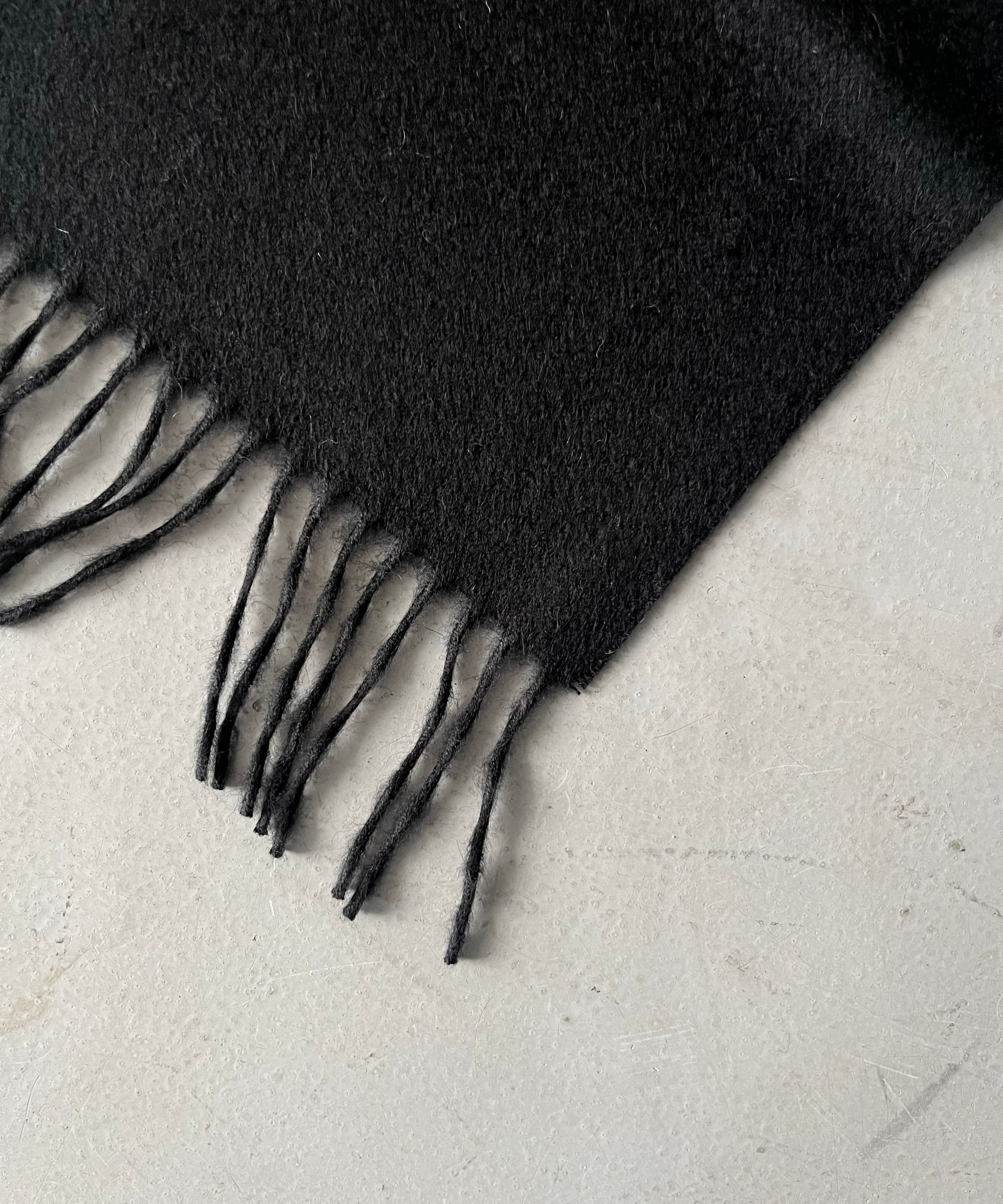 The Inoue Brothers Brushed scarf "BLACK"