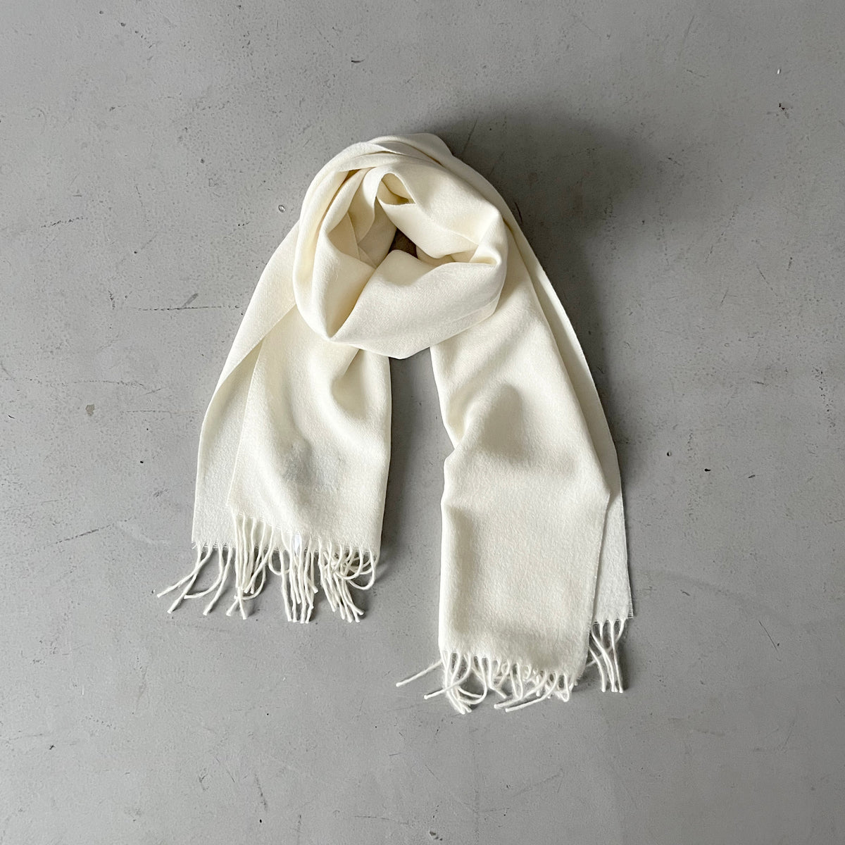 THE INOUE BROTHERS マフラー ホワイト　大判ストール THE INOUE BROTHERS（ザイノウエブラザーズ） マフラー 「THE INOUE