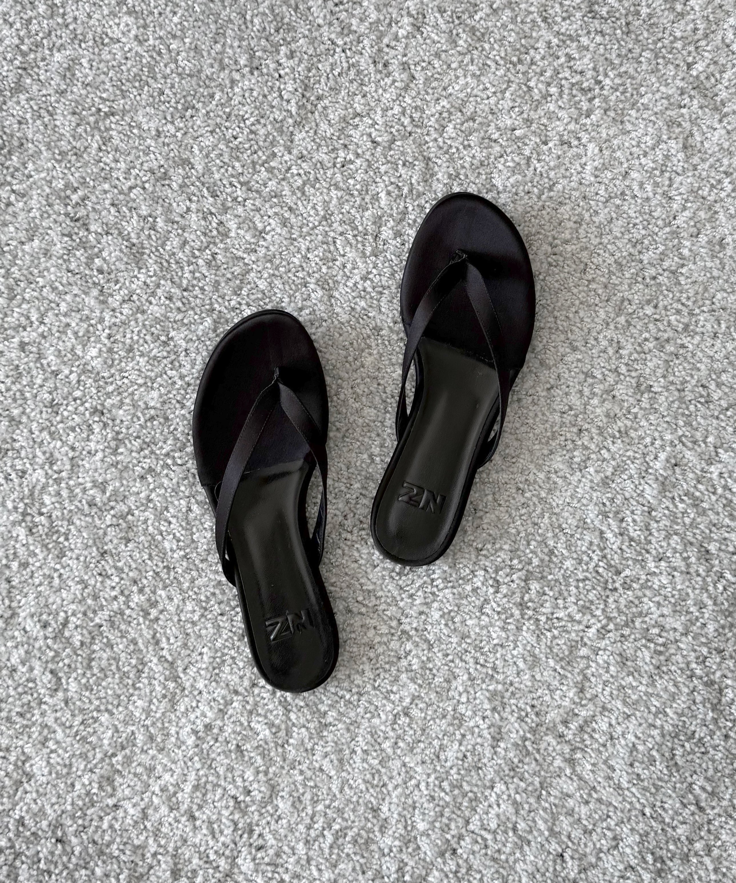 NATASHA ZINKO Flip flops "BLACK"