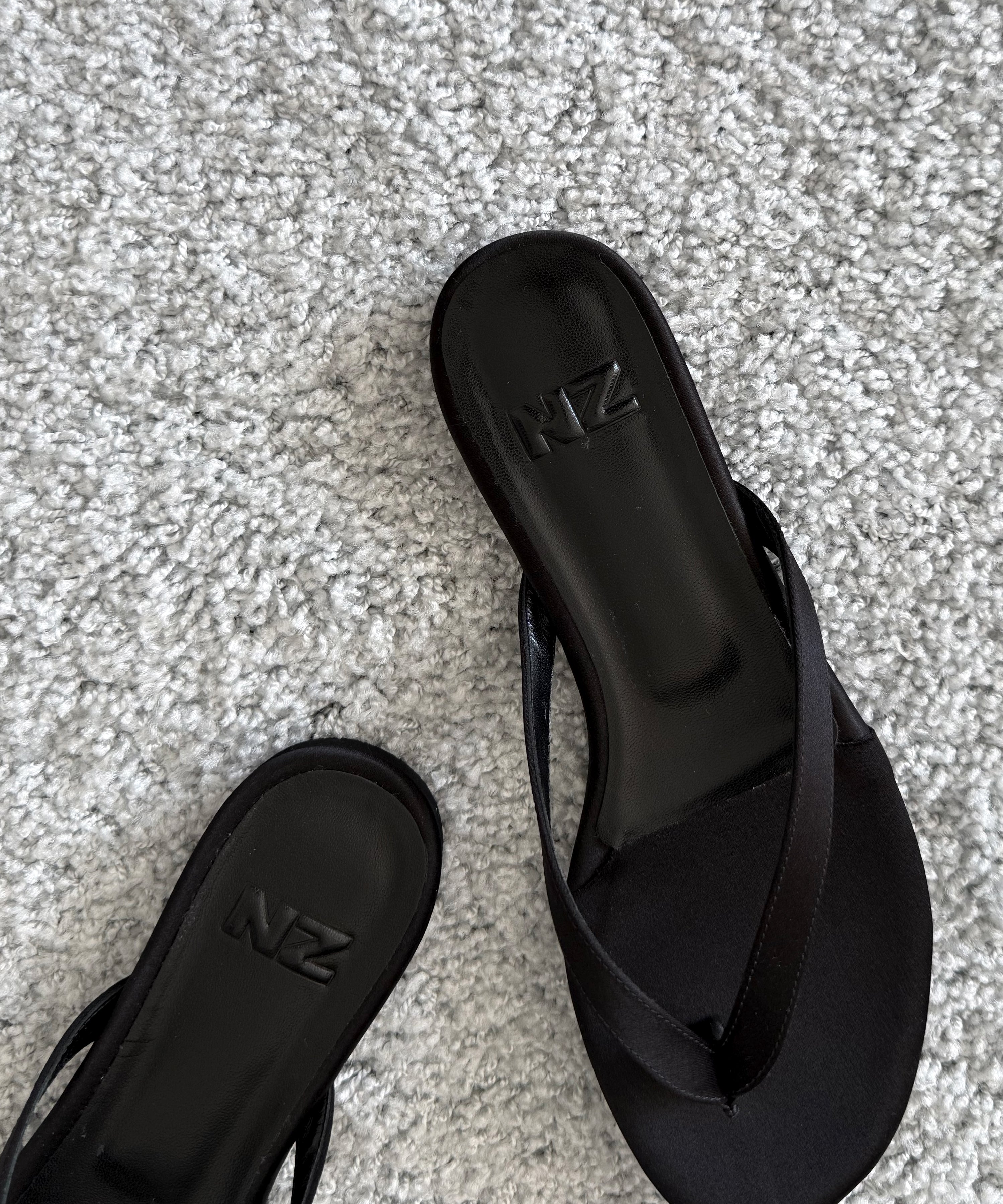 NATASHA ZINKO Flip flops "BLACK"