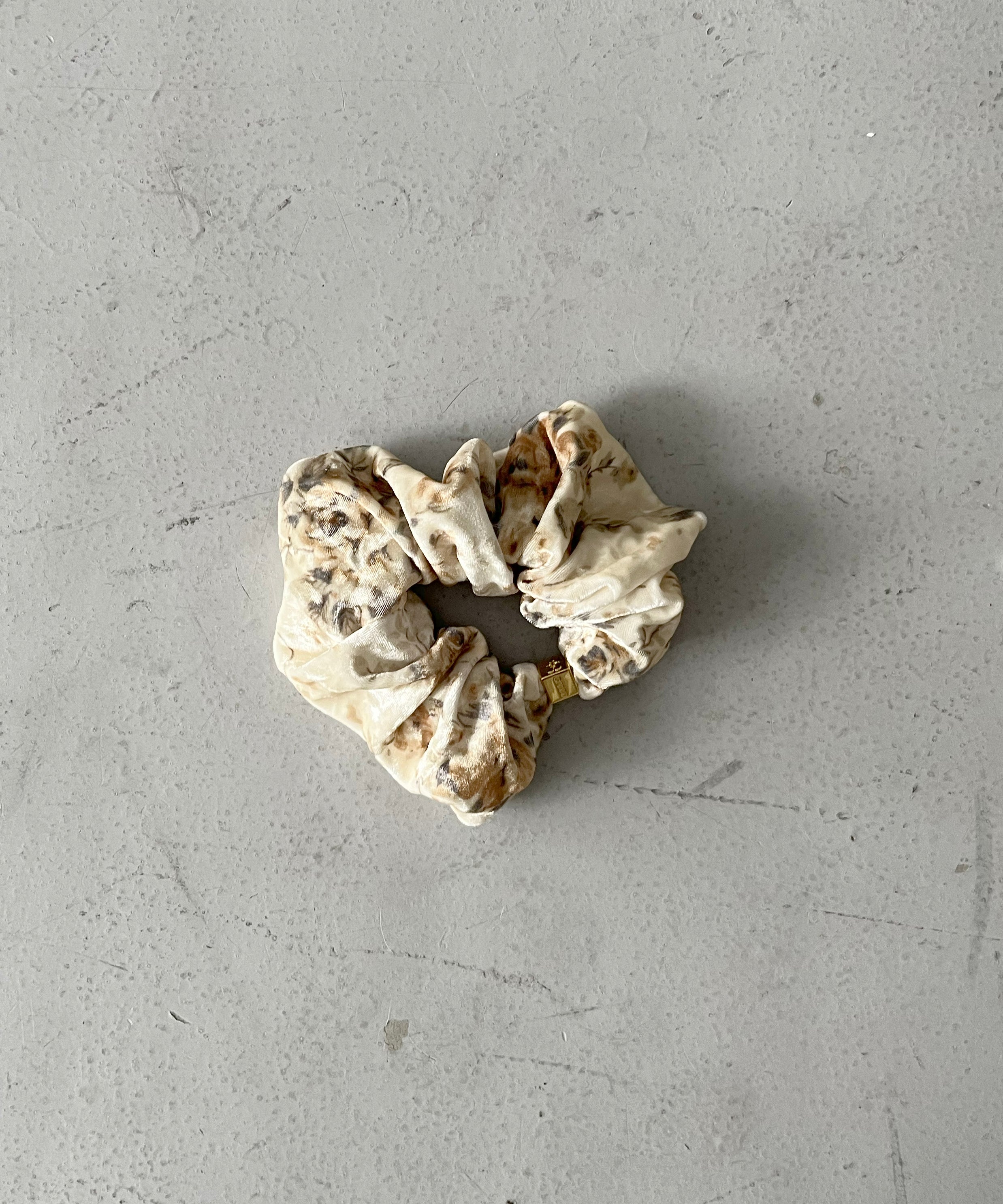 GANNI Printed velour jersey scrunchie "CLOUDCREAM"