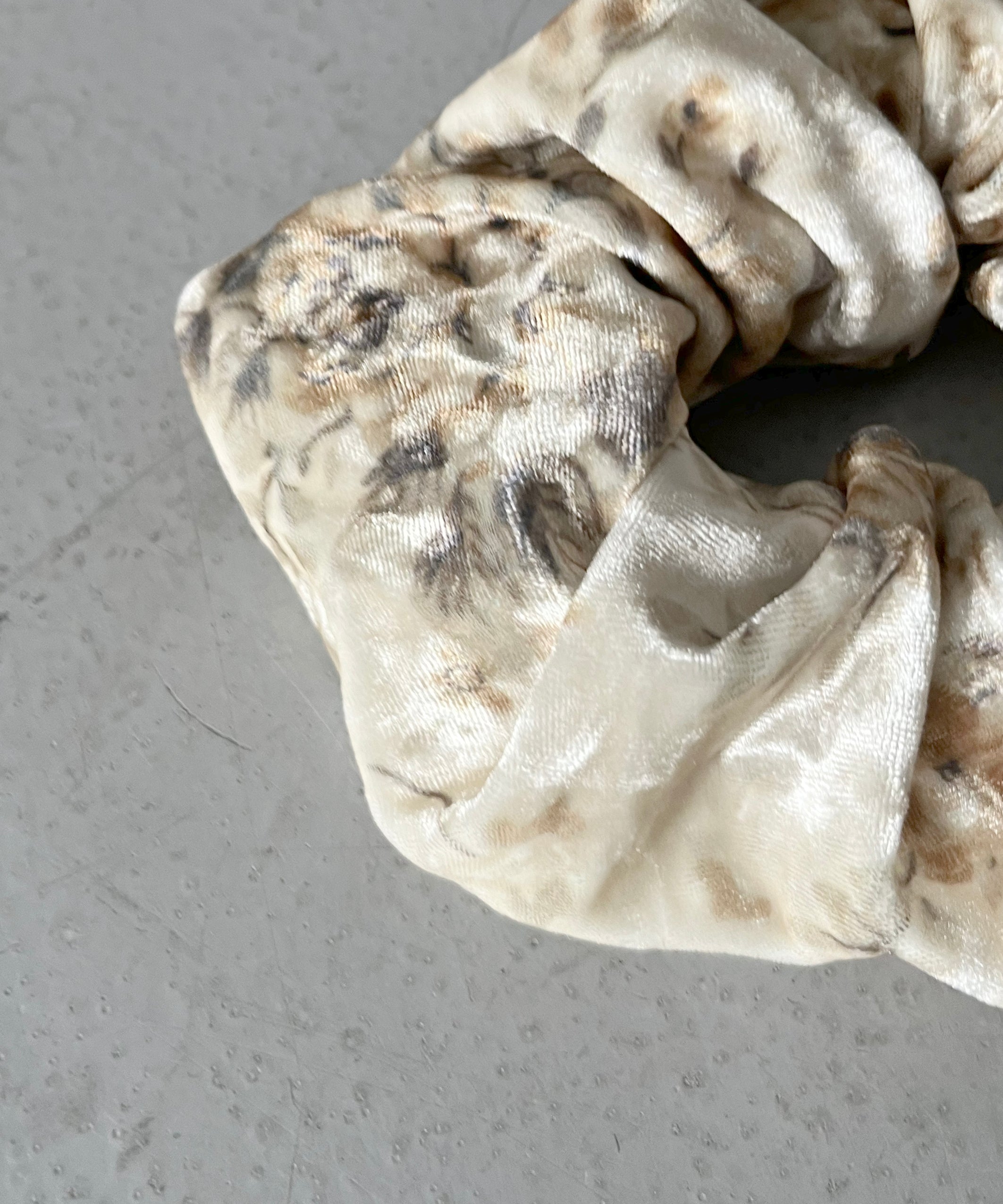 GANNI Printed velour jersey scrunchie "CLOUDCREAM"