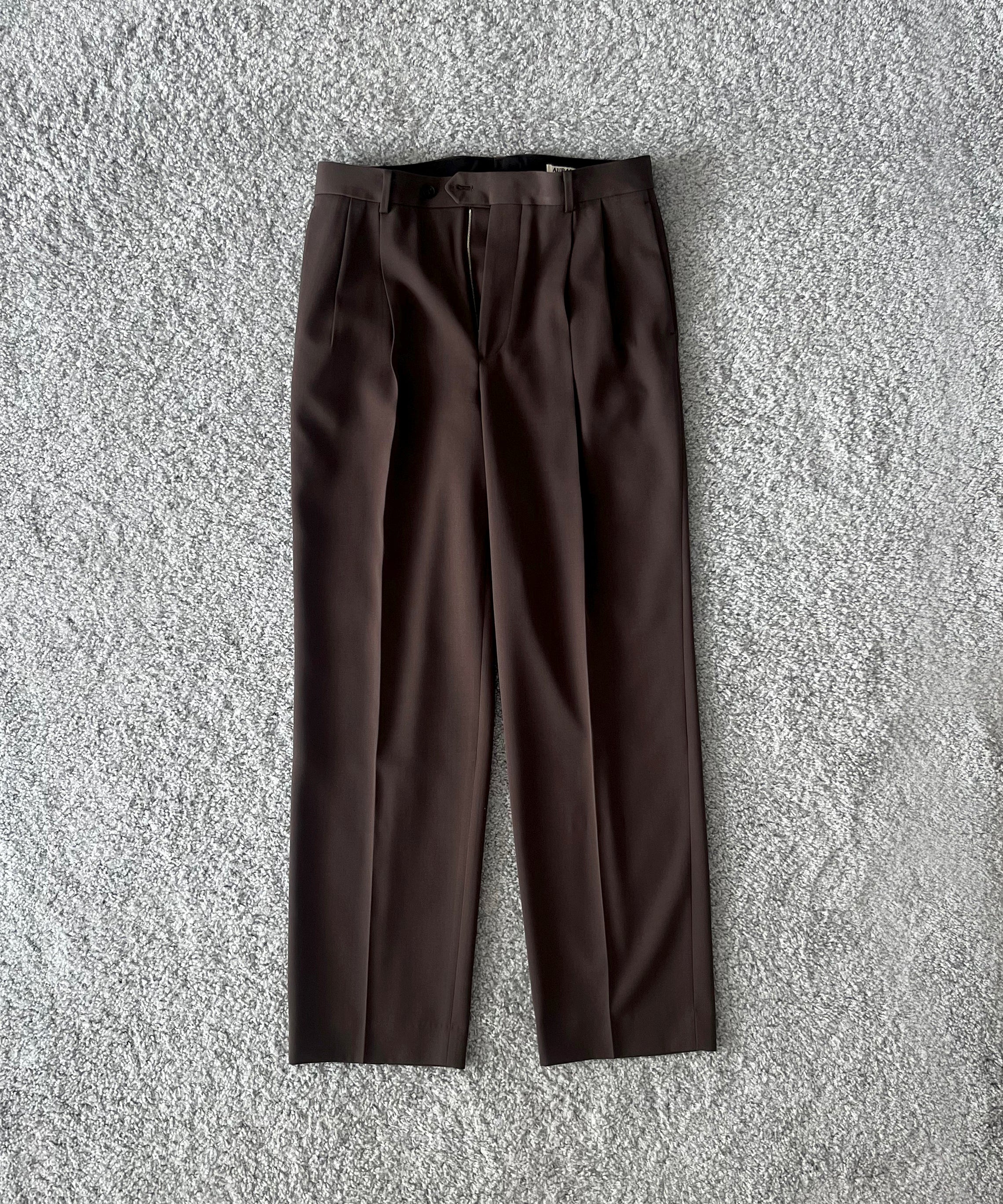 AURALEE Light wool max gabardine two-tuck slacks "DARK BROWN"