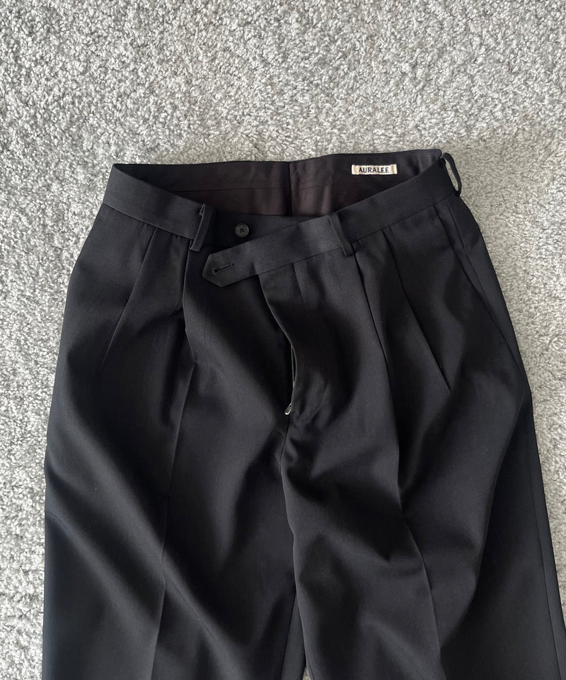 AURALEE Light wool max gabardine two-tuck slacks "TOP BLACK"