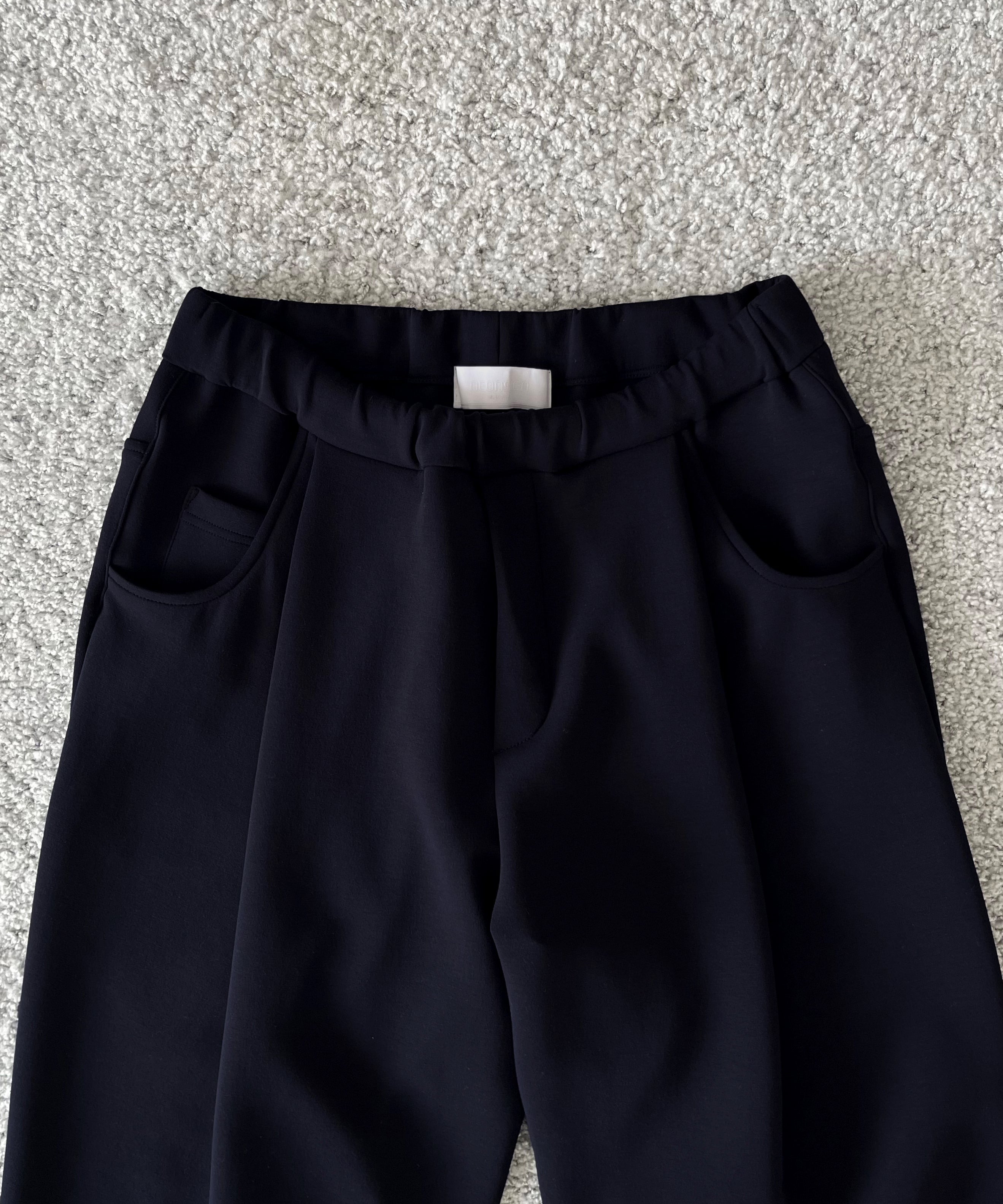 【EXCLUSIVE】NEONSIGN Wide tech slacks "SOLID NAVY"