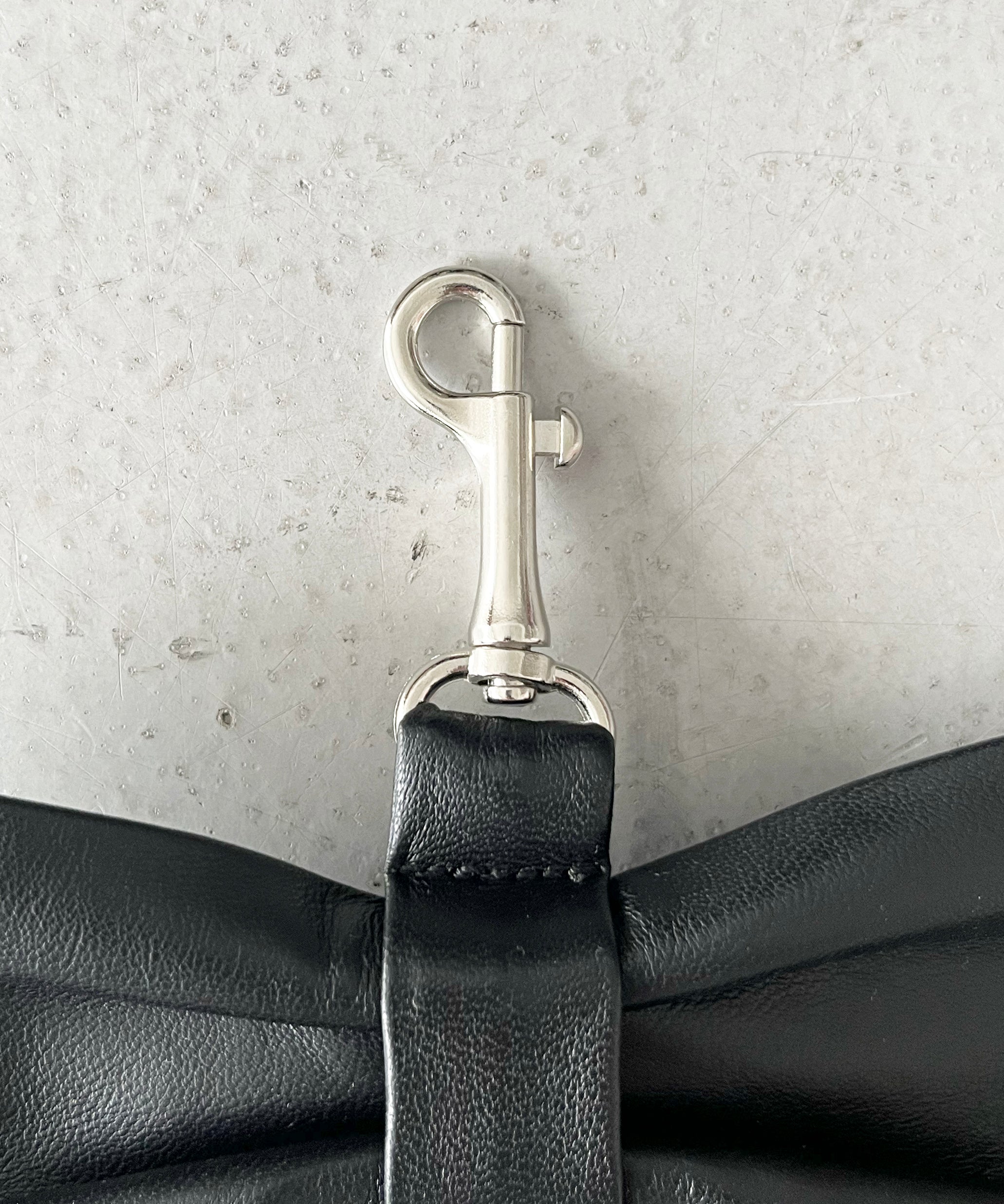 NATASHA ZINKO Bow bag charm "BLACK"