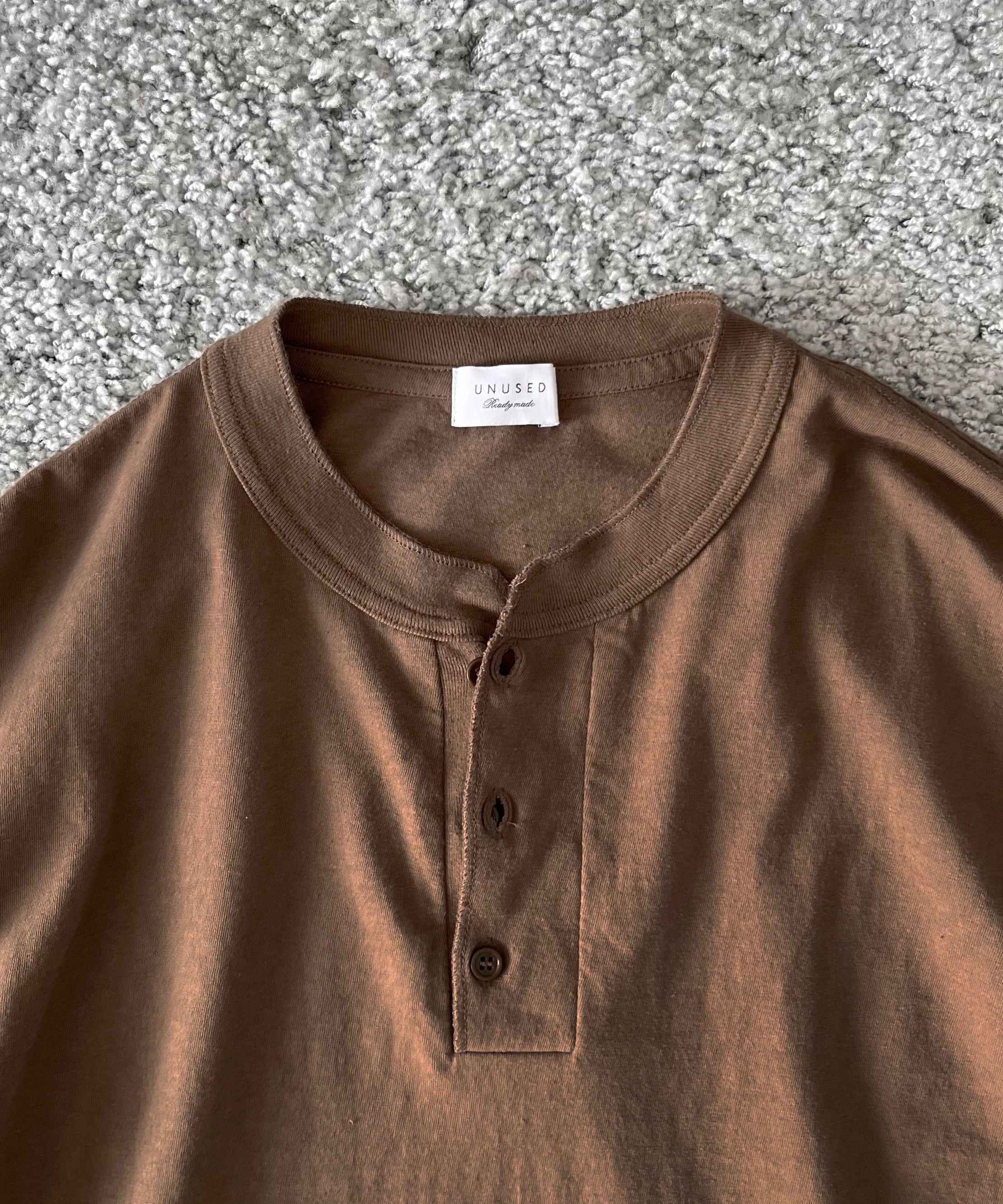 UNUSED Us2592 long-sleeve henry neck t-shirt "BROWN"