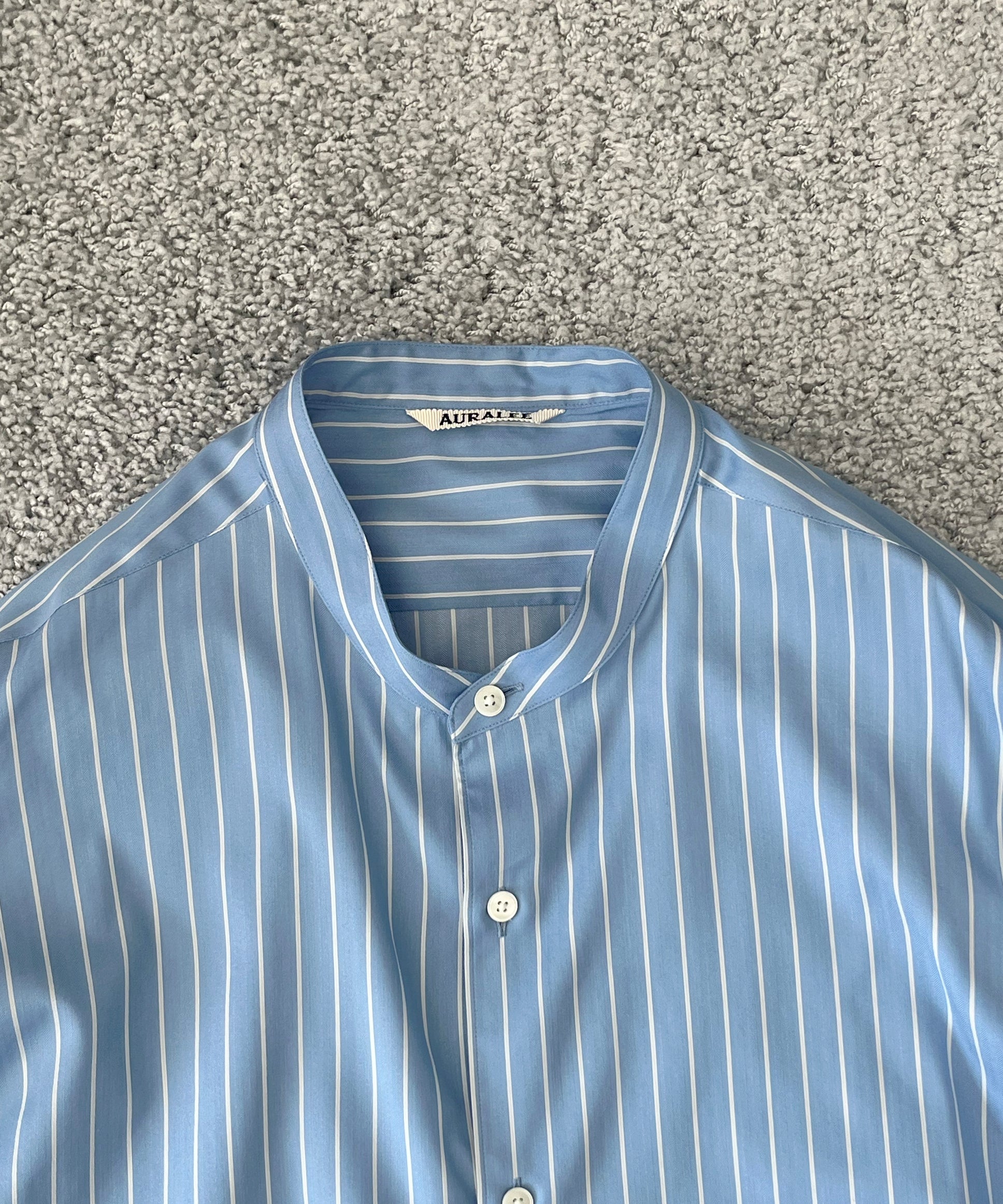 AURALEE Cotton silk stripe stand collar shirt "SAX BLUE STRIPE"