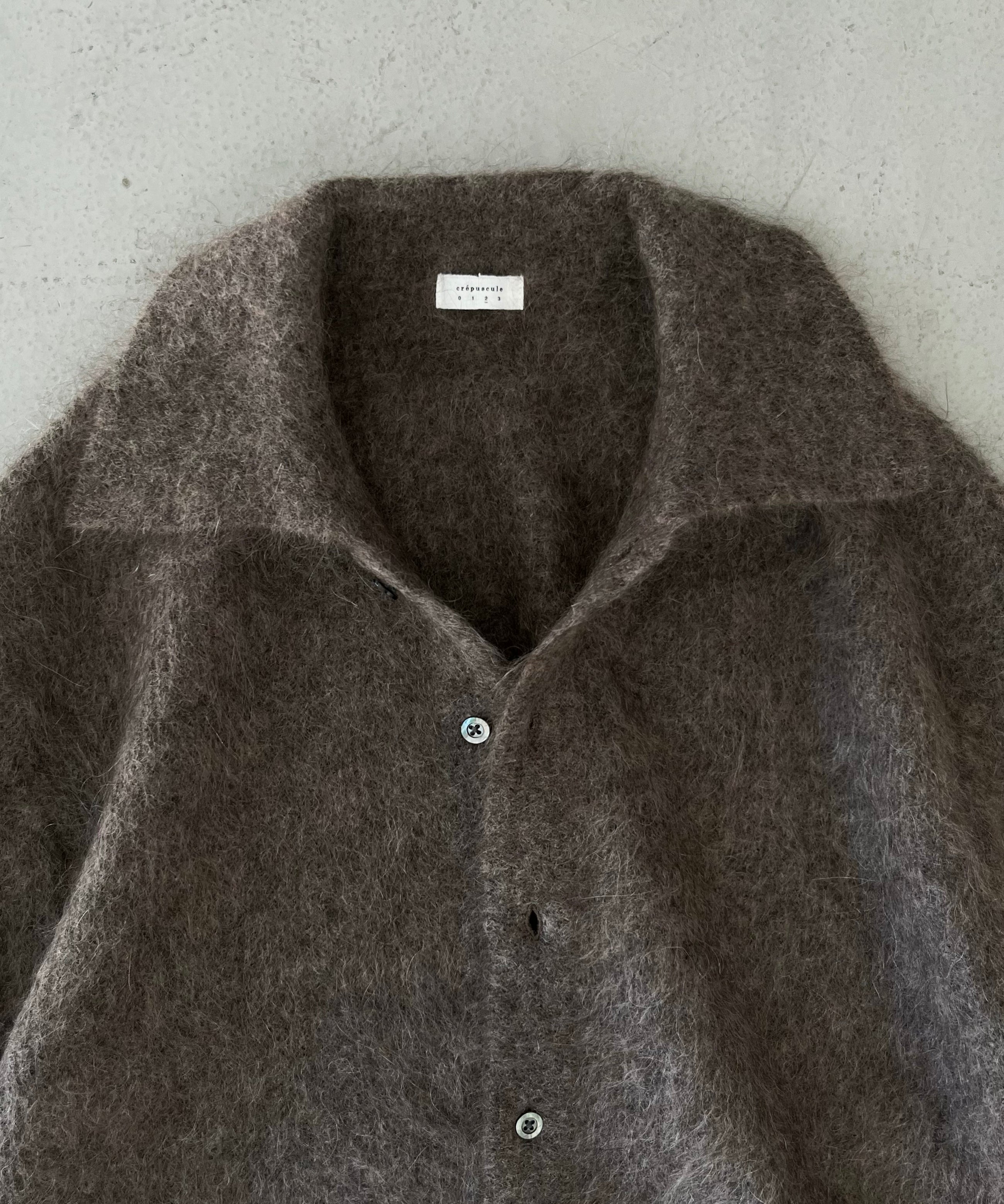 【EXCLUSIVE】crepuscule Mohair polo cardigan "BROWN"