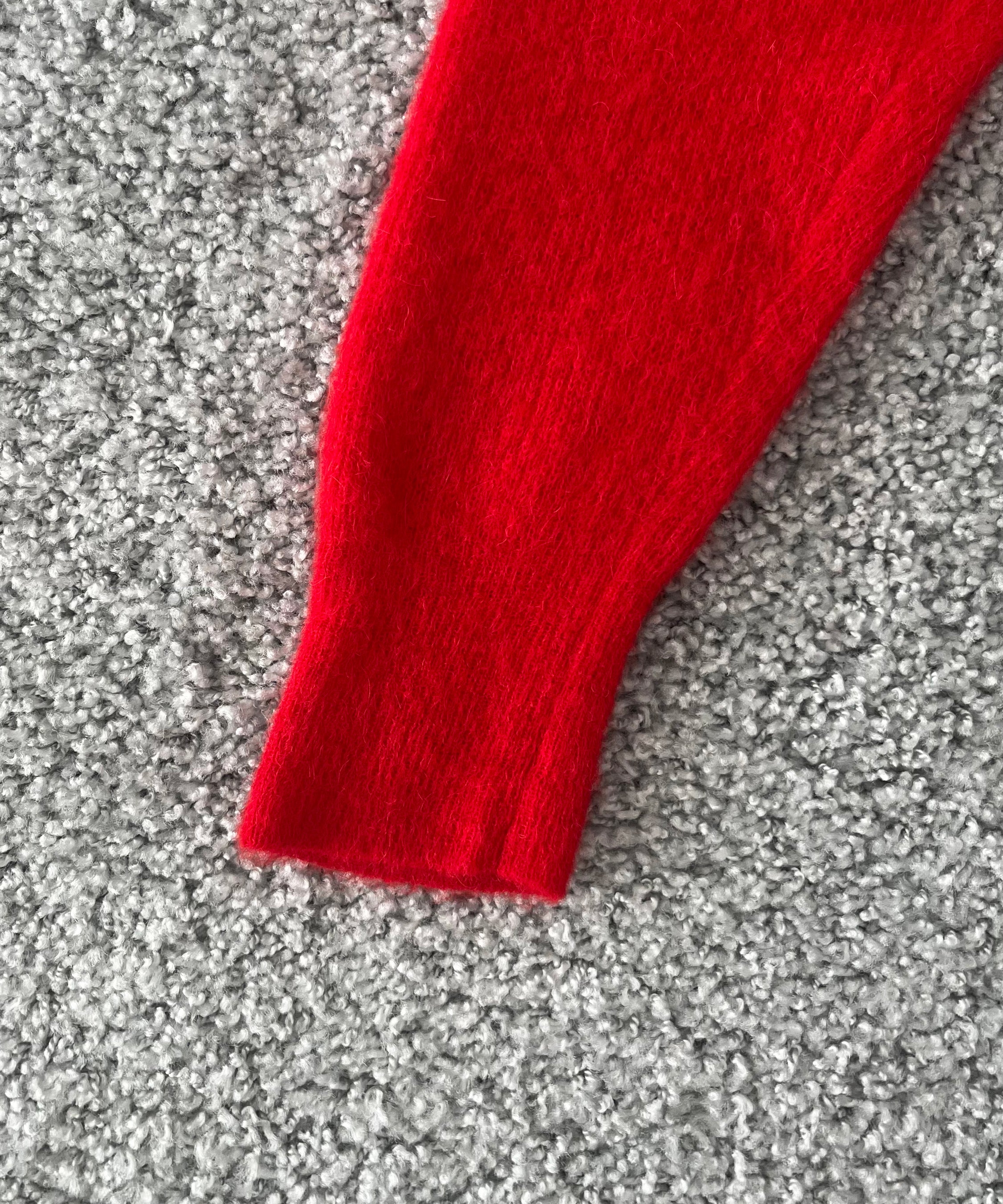 AURALEE【オーラリー】Baby suri alpaca sheer knit v-neck p/o “RED