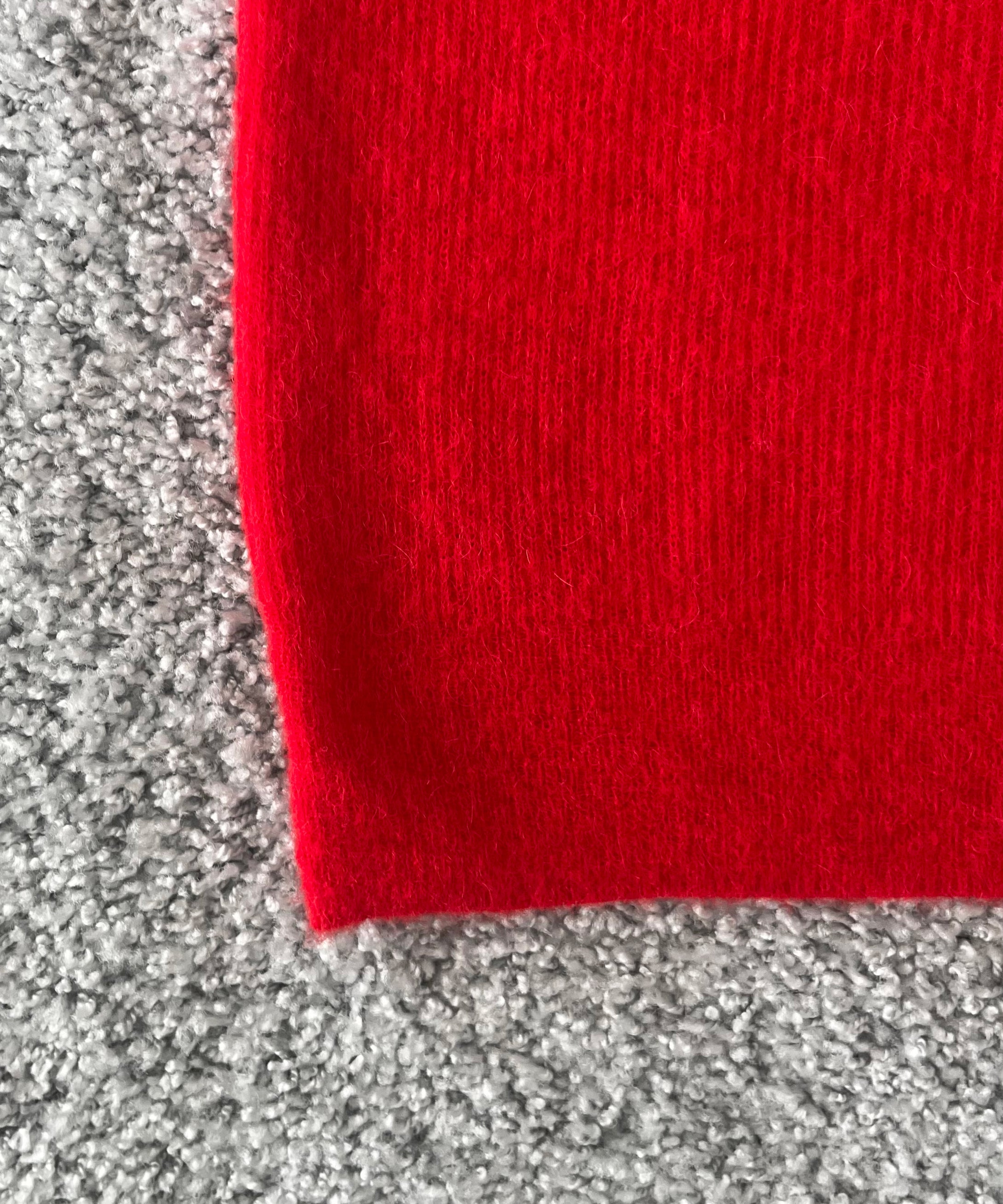 AURALEE Baby suri alpaca sheer knit v-neck p/o “RED”