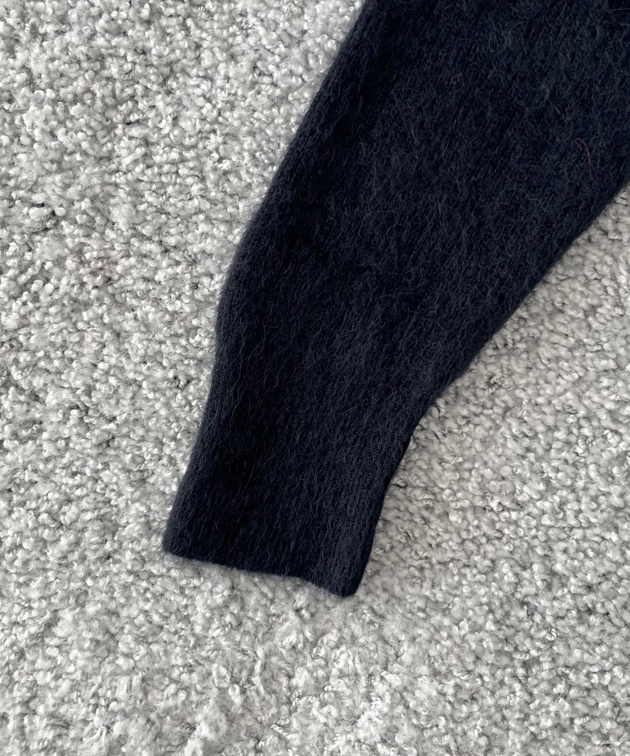 AURALEE【オーラリー】Baby suri alpaca sheer knit v-neck p/o “NAVY