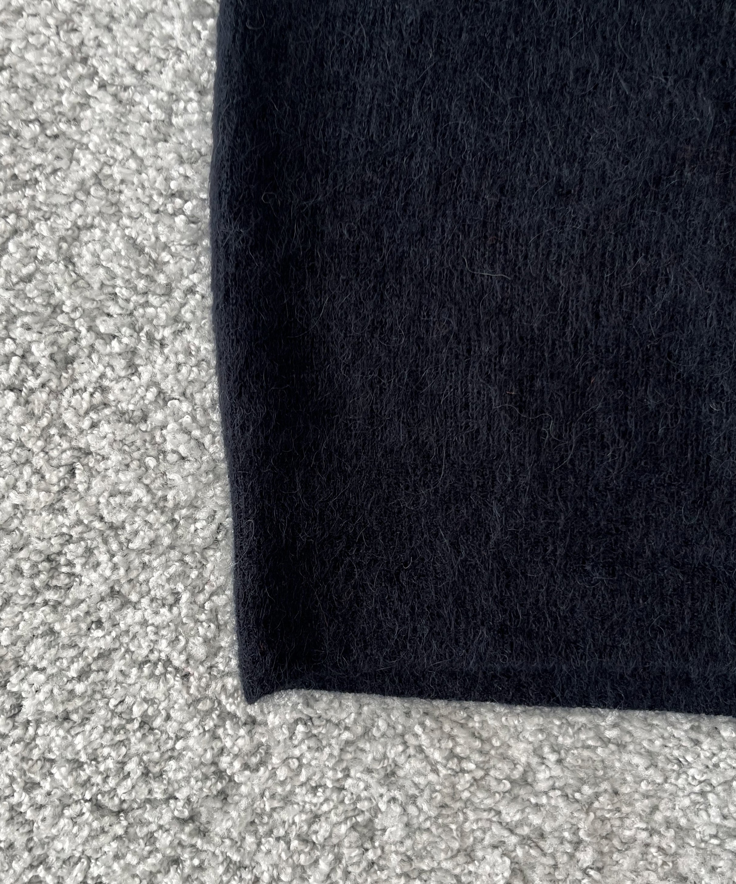 AURALEE【オーラリー】Baby suri alpaca sheer knit v-neck p/o “NAVY