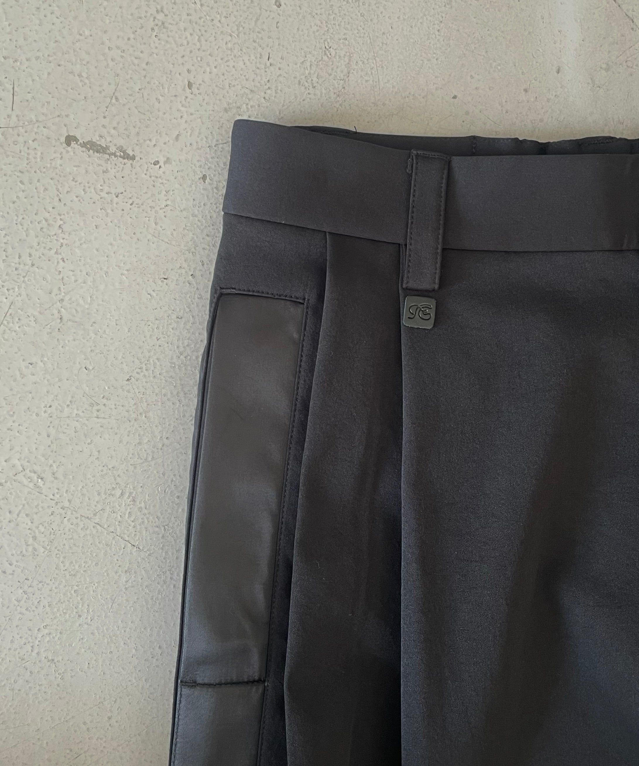 Fax Copy Express City night satin double-pleats pants "BLACK" M